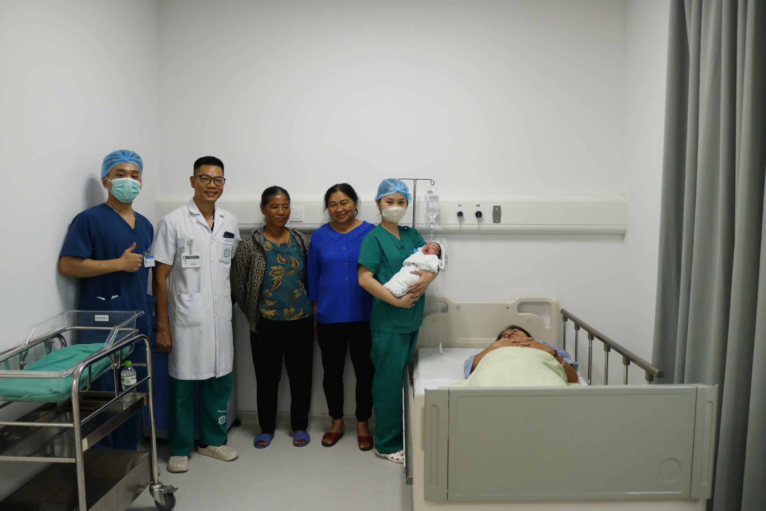Tiếng khóc chào đời đầu tiên của bé trai 3,9kg tại Bệnh viện Bạch Mai cơ sở Ninh Bình- Ảnh 2.