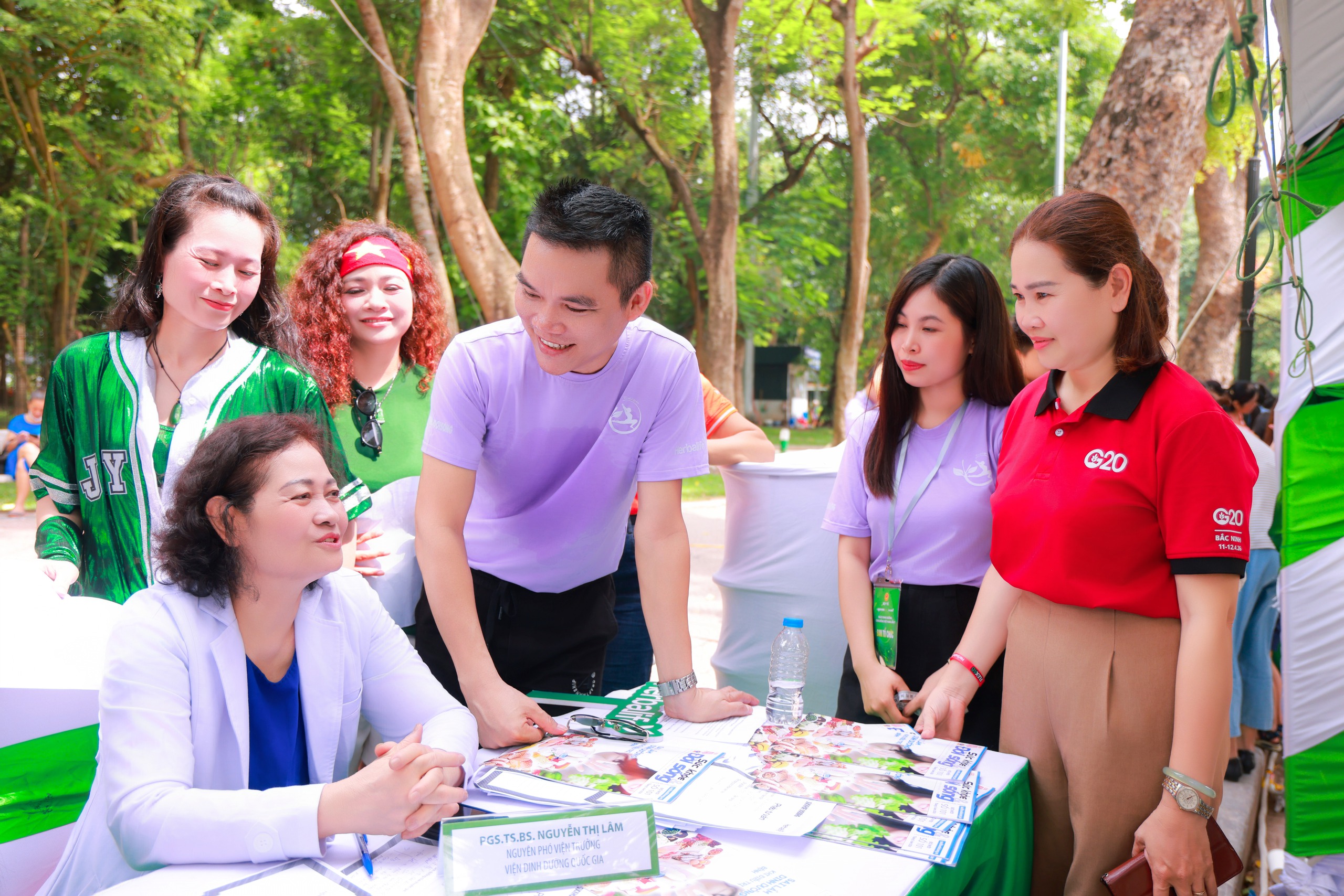 Từ cảnh báo của WHO đến sân chơi ‘Ngày Dinh dưỡng cộng đồng’: Herbalife Việt Nam tiếp sức người trẻ xóa bỏ nạn lười vận động - Ảnh 1.