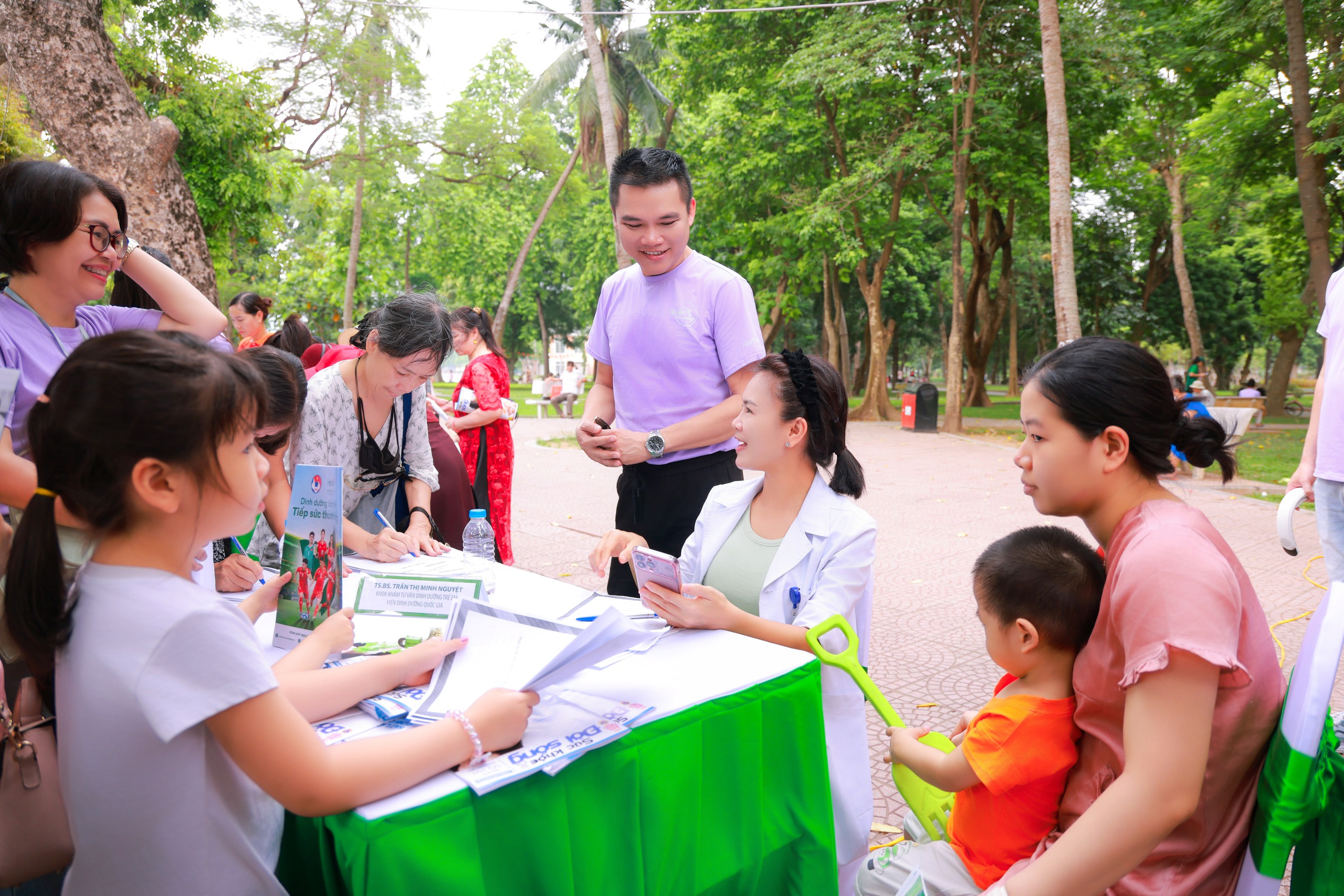 Từ cảnh báo của WHO đến sân chơi ‘Ngày Dinh dưỡng cộng đồng’: Herbalife Việt Nam tiếp sức người trẻ xóa bỏ nạn lười vận động - Ảnh 2.