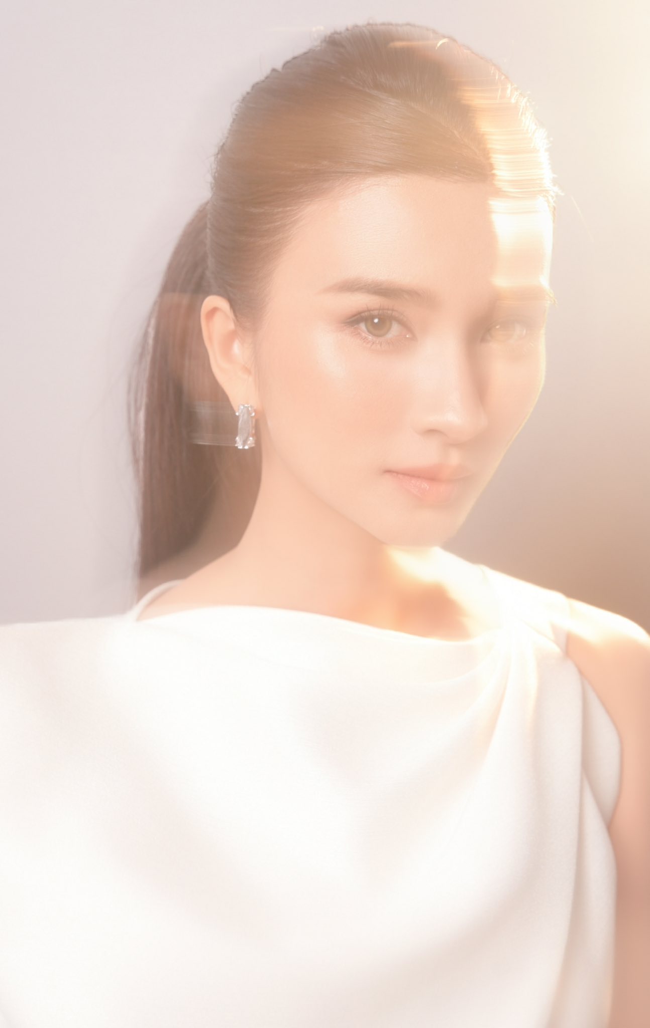 Nữ nghệ sĩ 39 tuổi vừa lọt đề cử đẹp nhất thế giới là ai?- Ảnh 5. Nữ nghệ sĩ 39 tuổi vừa lọt đề cử đẹp nhất thế giới là ai?- Ảnh 5.