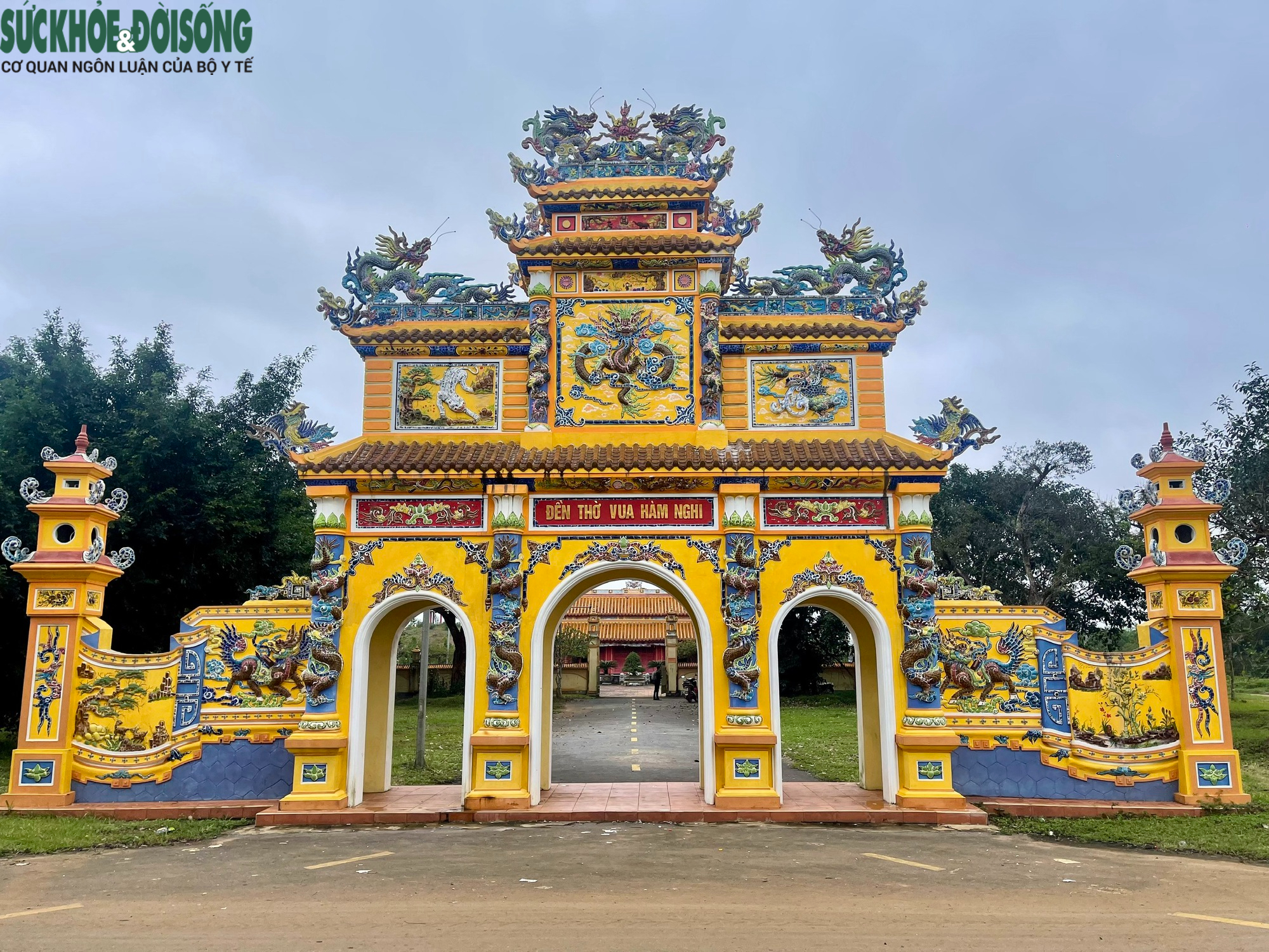 Mang trong mình chất độc, cây cổ thụ trăm tuổi trở thành báu vật của làng quê- Ảnh 4.