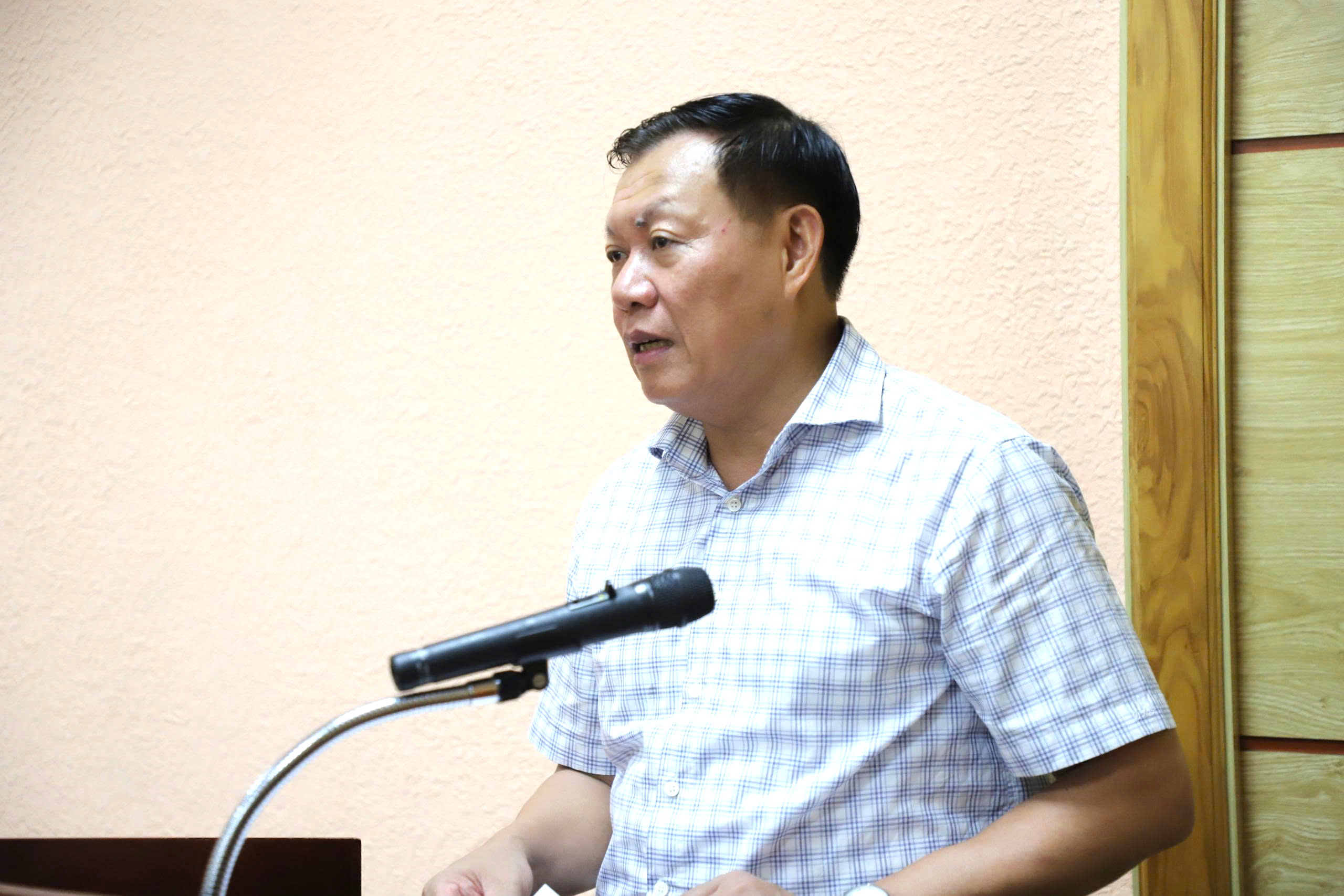 Bộ Y tế trao tặng Kỷ niệm chương 'Vì sức khoẻ nhân dân' cho 2 chuyên gia của CDC Hoa Kỳ tại Việt Nam
- Ảnh 2.