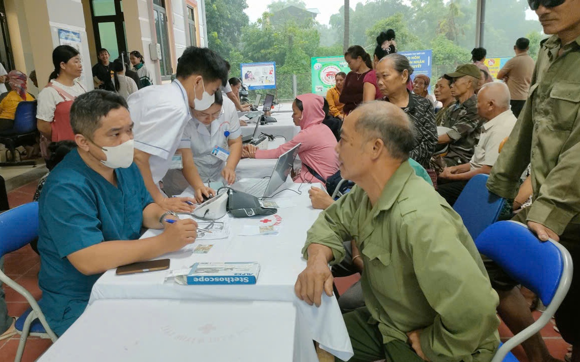 Lào Cai 'tăng tốc' thực hiện chiến dịch khám sức khỏe toàn dân- Ảnh 3.