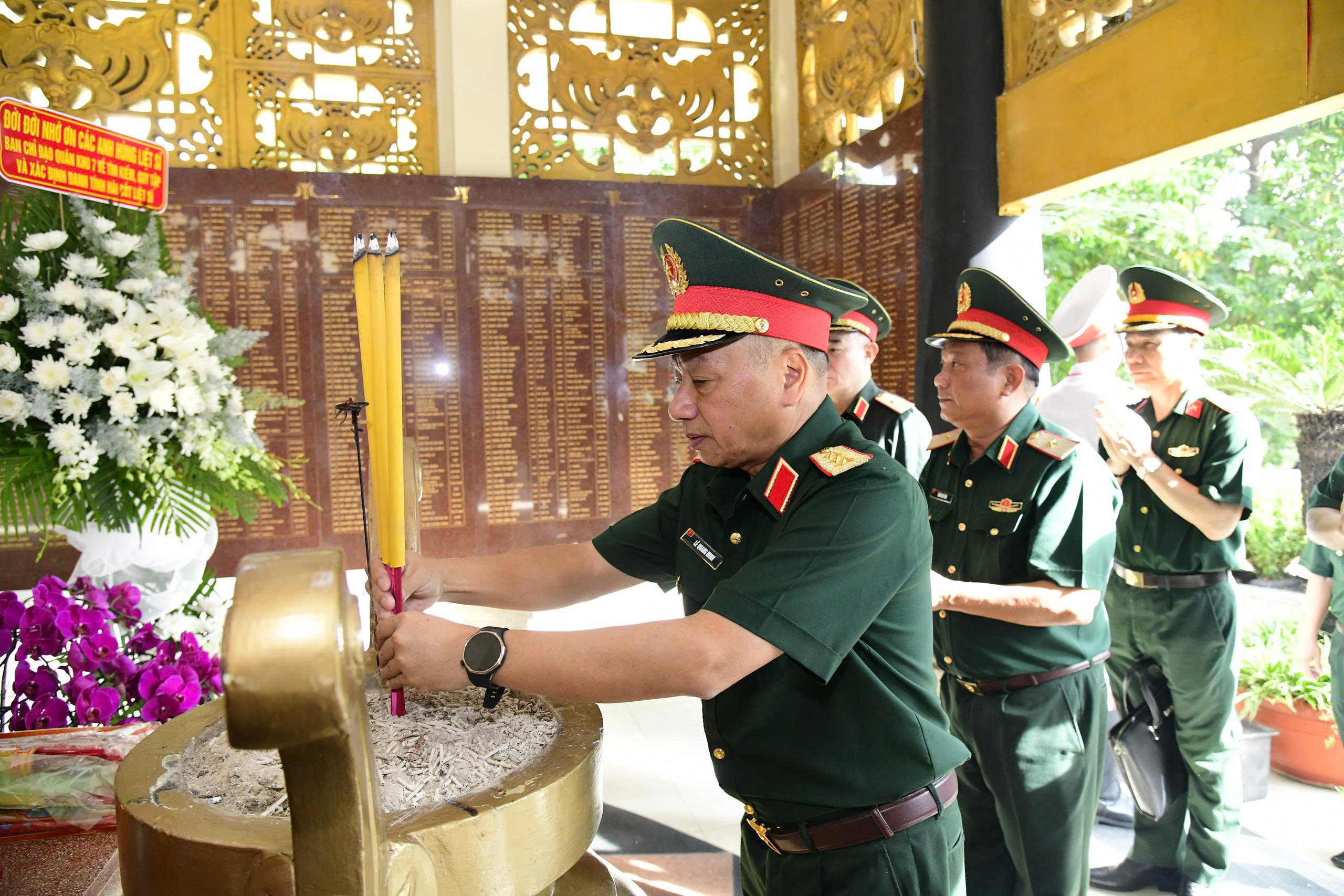 Gallery - Tổng cục Chính trị động viên lực lượng tìm kiếm, quy tập hài cốt liệt sĩ tại CV Lê Thị Riêng - image 1