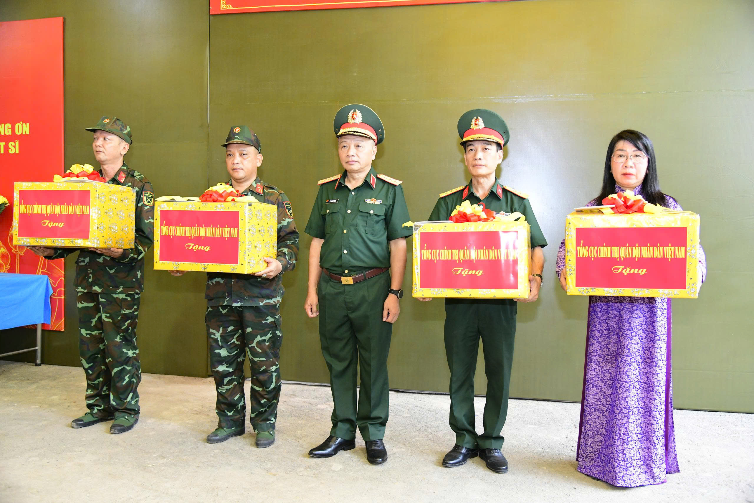 Gallery - Tổng cục Chính trị động viên lực lượng tìm kiếm, quy tập hài cốt liệt sĩ tại CV Lê Thị Riêng - image 3