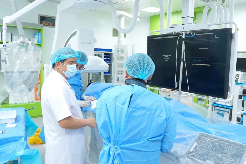 Bệnh viện Bạch Mai cơ sở Ninh Bình cứu sống người bệnh nhồi máu cơ tim bất ngờ
- Ảnh 2.