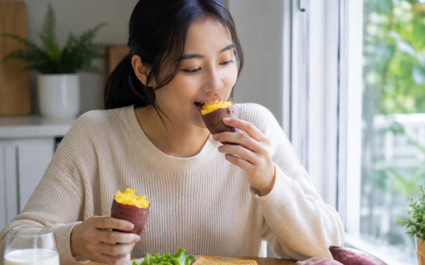 Sau tuổi 50, bữa sáng nên ăn gì để sống khỏe mạnh, hạn chế mất cơ? - Ảnh 3.