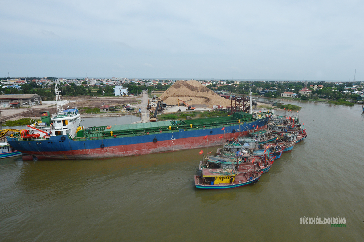 Vẻ đẹp hùng vĩ vùng cửa biển Ninh Cơ từ trực thăng quân sự năm 2026 - Ảnh 6.