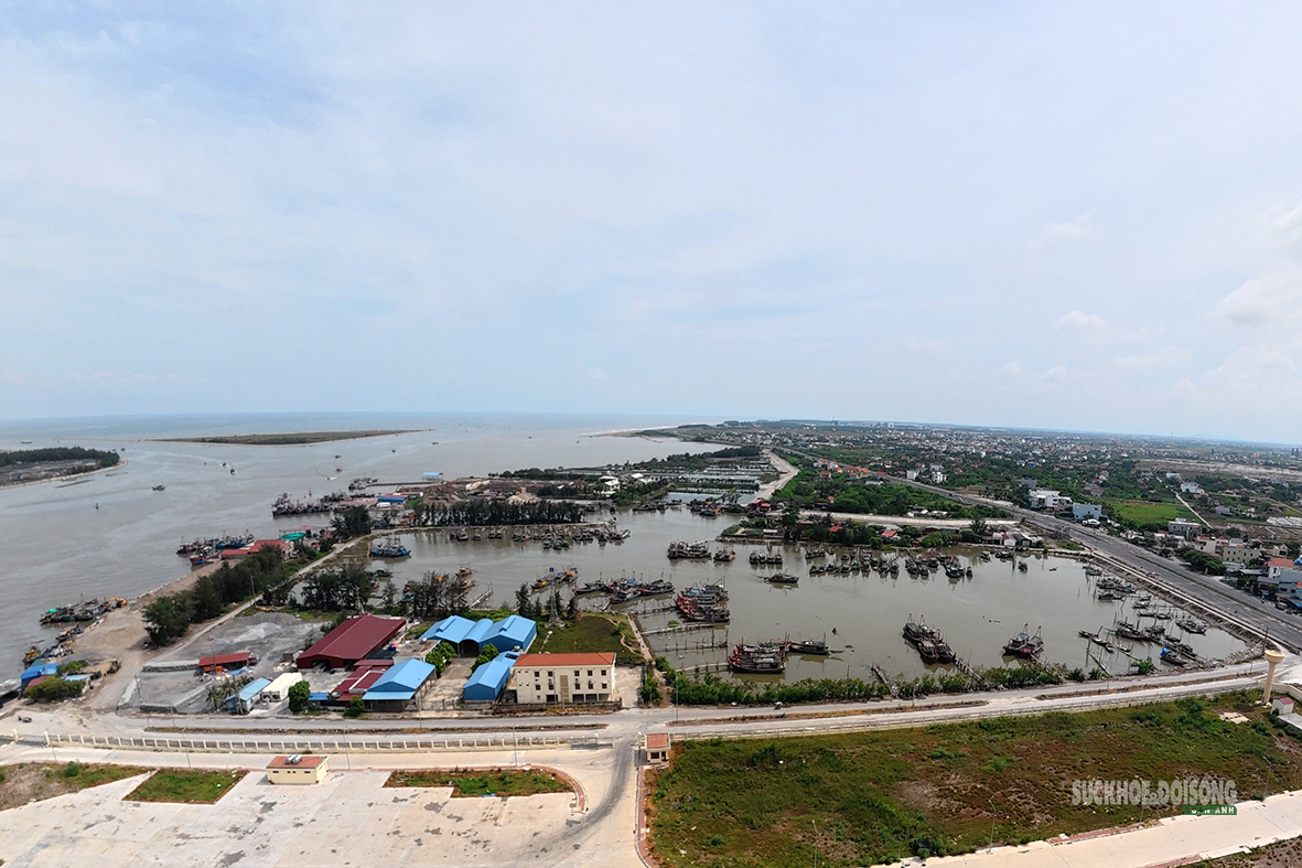 Vẻ đẹp hùng vĩ vùng cửa biển Ninh Cơ từ trực thăng quân sự năm 2026 - Ảnh 7.