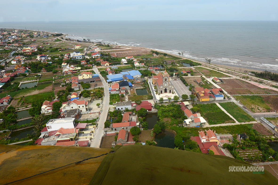 Vẻ đẹp hùng vĩ vùng cửa biển Ninh Cơ từ trực thăng quân sự năm 2026 - Ảnh 10.