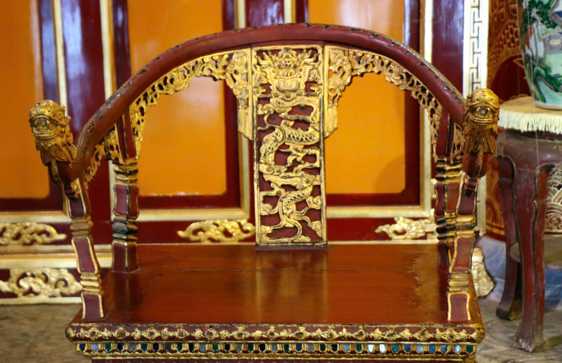 Hình ảnh mới nhất về ngai vua triều Nguyễn sau thời gian phục chế do bị phá hoại- Ảnh 5.