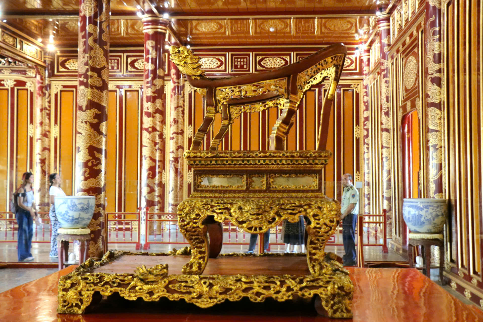 Hình ảnh mới nhất về ngai vua triều Nguyễn sau thời gian phục chế do bị phá hoại- Ảnh 6.