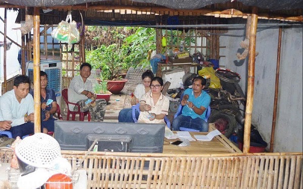 Kiểm tra taxi, phát hiện bình rượu ngâm rắn hổ mang chúa- Ảnh 2.