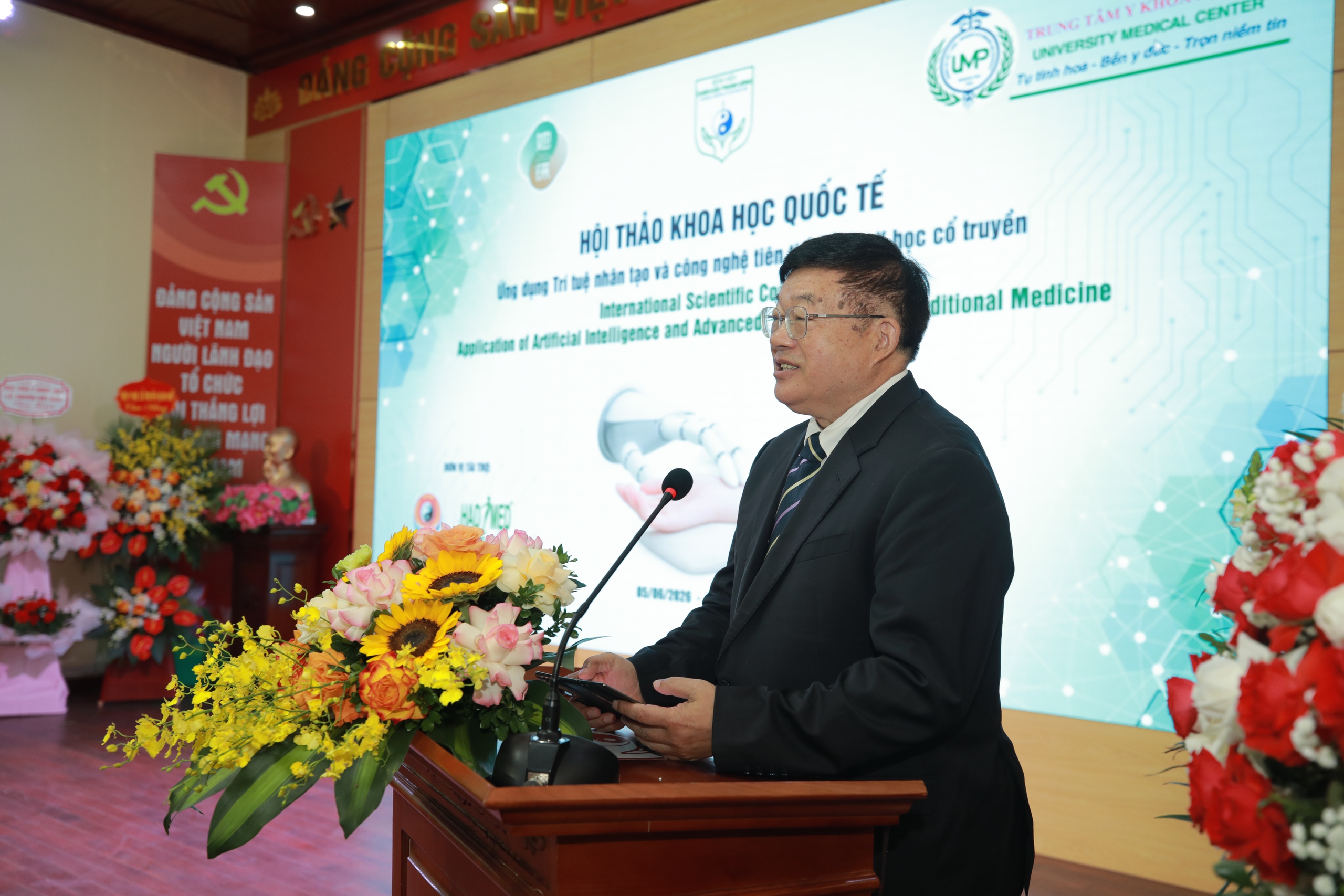 Thứ trưởng Vũ Mạnh Hà: AI có thể hỗ trợ mở ra không gian phát triển mới cho y học cổ truyền
- Ảnh 3.