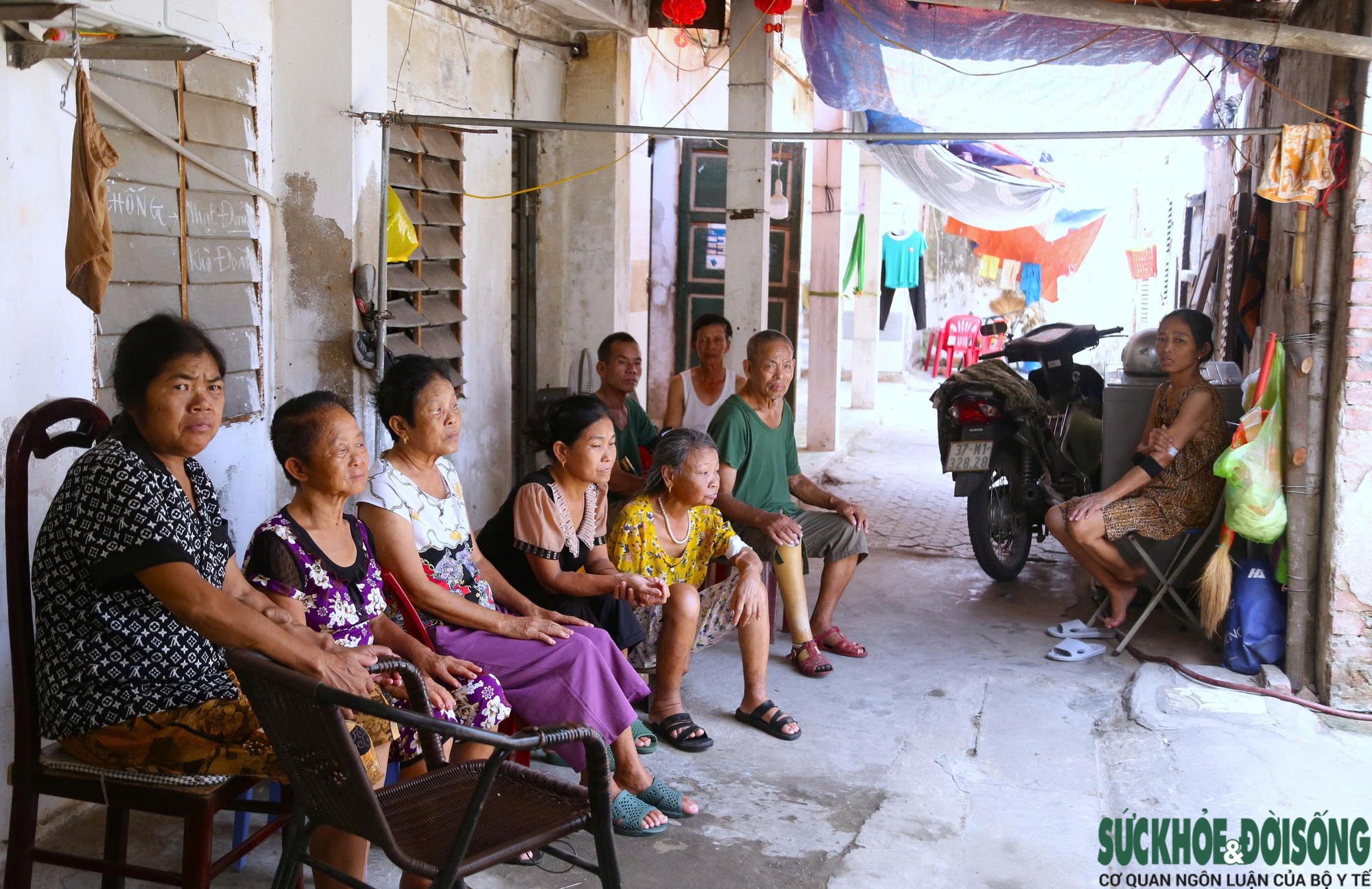 Xóm chạy thận quay quắt trong nắng nóng hơn 40 độ C- Ảnh 1.