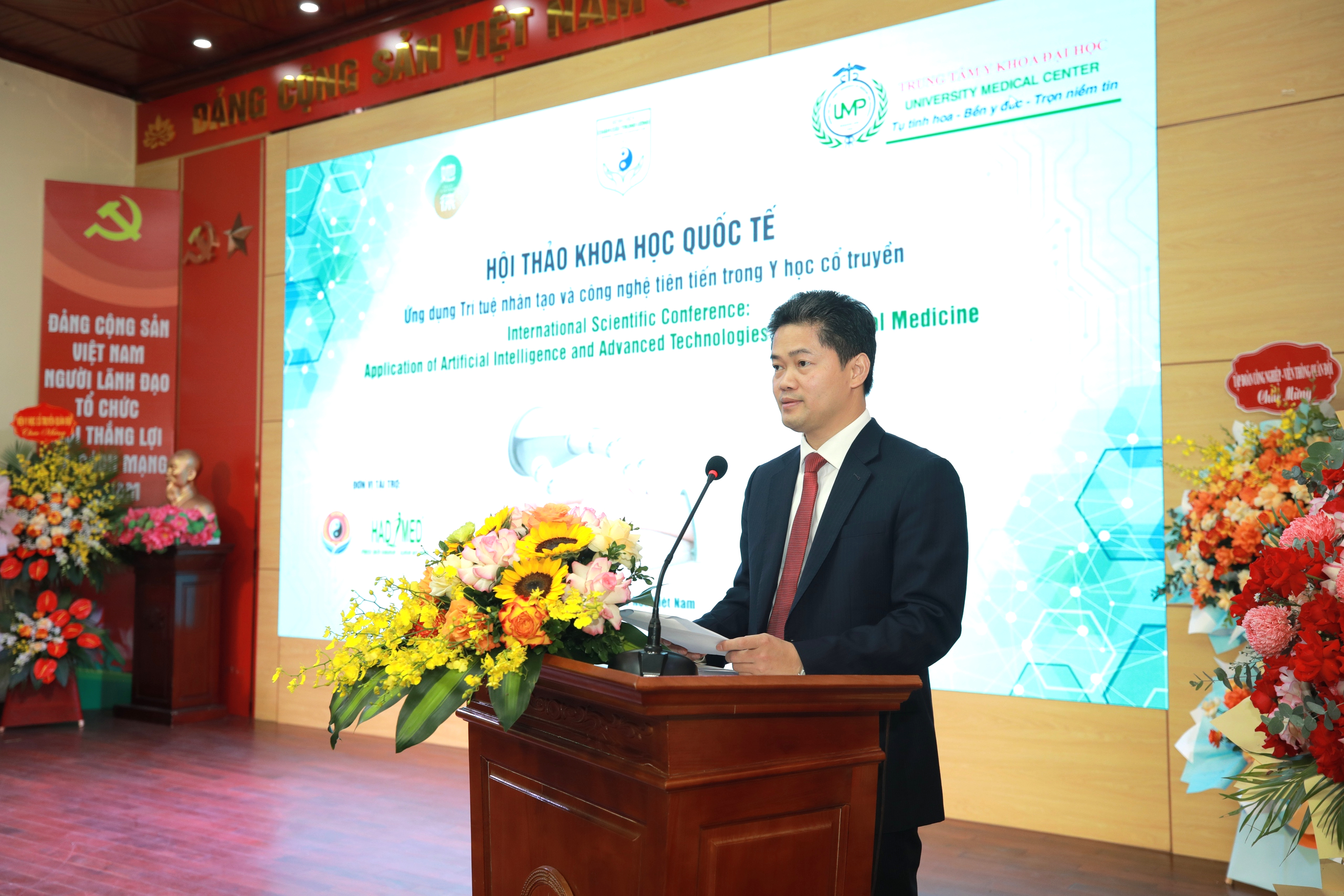 Thứ trưởng Vũ Mạnh Hà: AI có thể hỗ trợ mở ra không gian phát triển mới cho y học cổ truyền
- Ảnh 1.