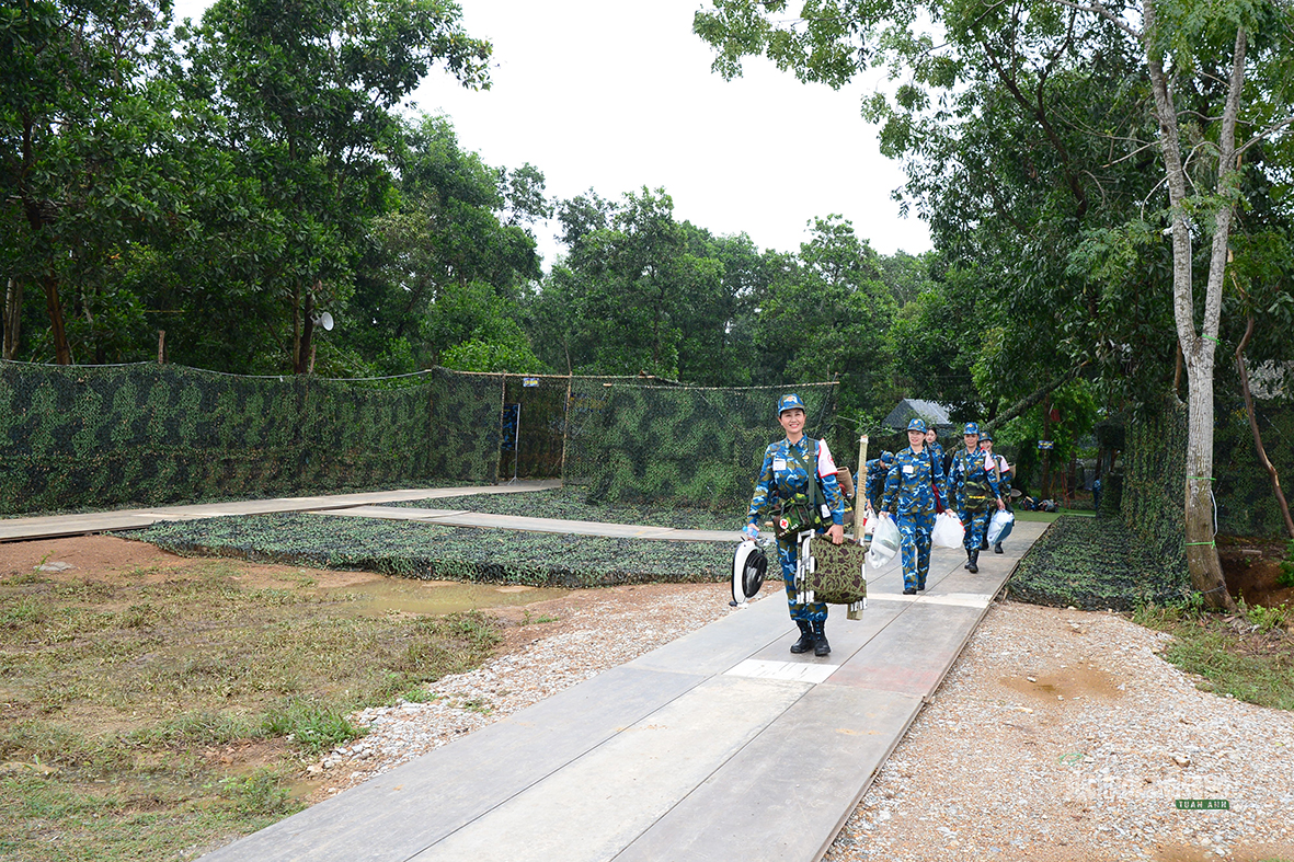 Nữ quân y Trung đoàn Không quân 916: 'Điểm tựa' thầm lặng của những chiến sĩ - Ảnh 16.