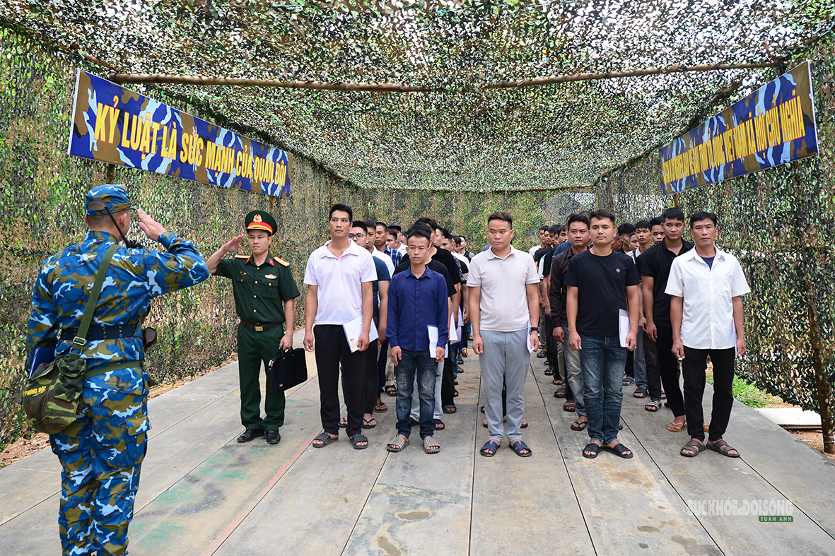 Nữ quân y Trung đoàn Không quân 916: 'Điểm tựa' thầm lặng của những chiến sĩ - Ảnh 9.