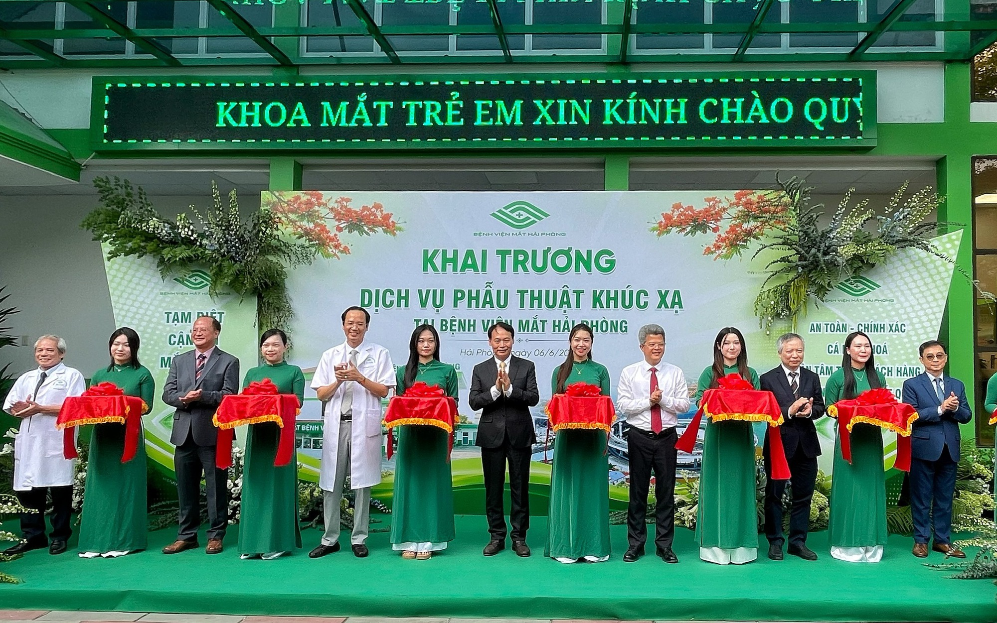 Gần 100 nhà báo, phóng viên được khám, chăm sóc mắt miễn phí- Ảnh 7. Gần 100 nhà báo, phóng viên được khám, chăm sóc mắt miễn phí- Ảnh 7.