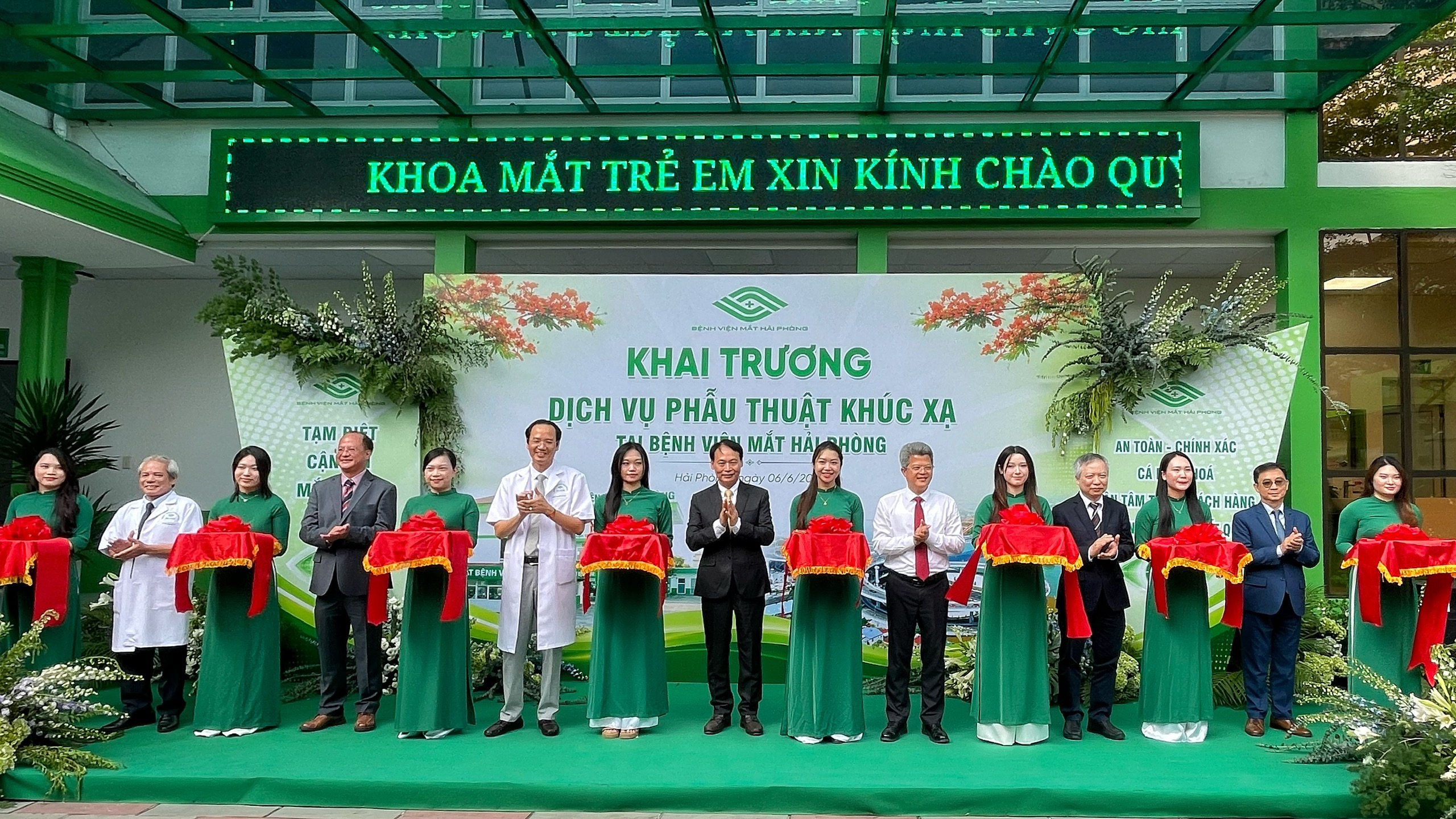 Bệnh viện Mắt Hải Phòng triển khai phẫu thuật khúc xạ với công nghệ cao- Ảnh 1. Bệnh viện Mắt Hải Phòng triển khai phẫu thuật khúc xạ với công nghệ cao- Ảnh 1.