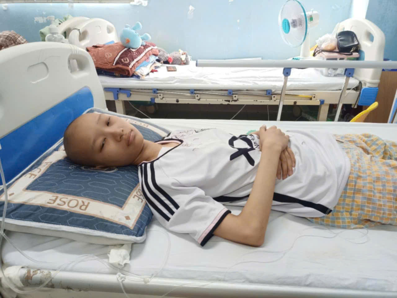 Cha mẹ nghèo ở Huế mong có được 350 triệu đồng để cứu đôi chân cho con gái- Ảnh 2. Cha mẹ nghèo ở Huế mong có được 350 triệu đồng để cứu đôi chân cho con gái- Ảnh 2.