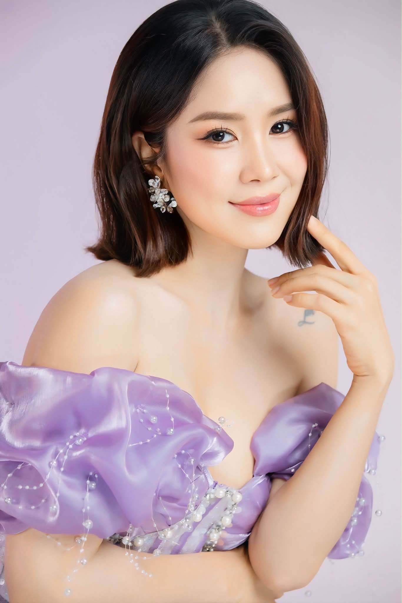 Khoe ảnh cũ cách đây 21 năm, Lê Phương khiến khán giả cảm thán 'ngày càng trẻ đẹp'- Ảnh 2. Khoe ảnh cũ cách đây 21 năm, Lê Phương khiến khán giả cảm thán 'ngày càng trẻ đẹp'- Ảnh 2.