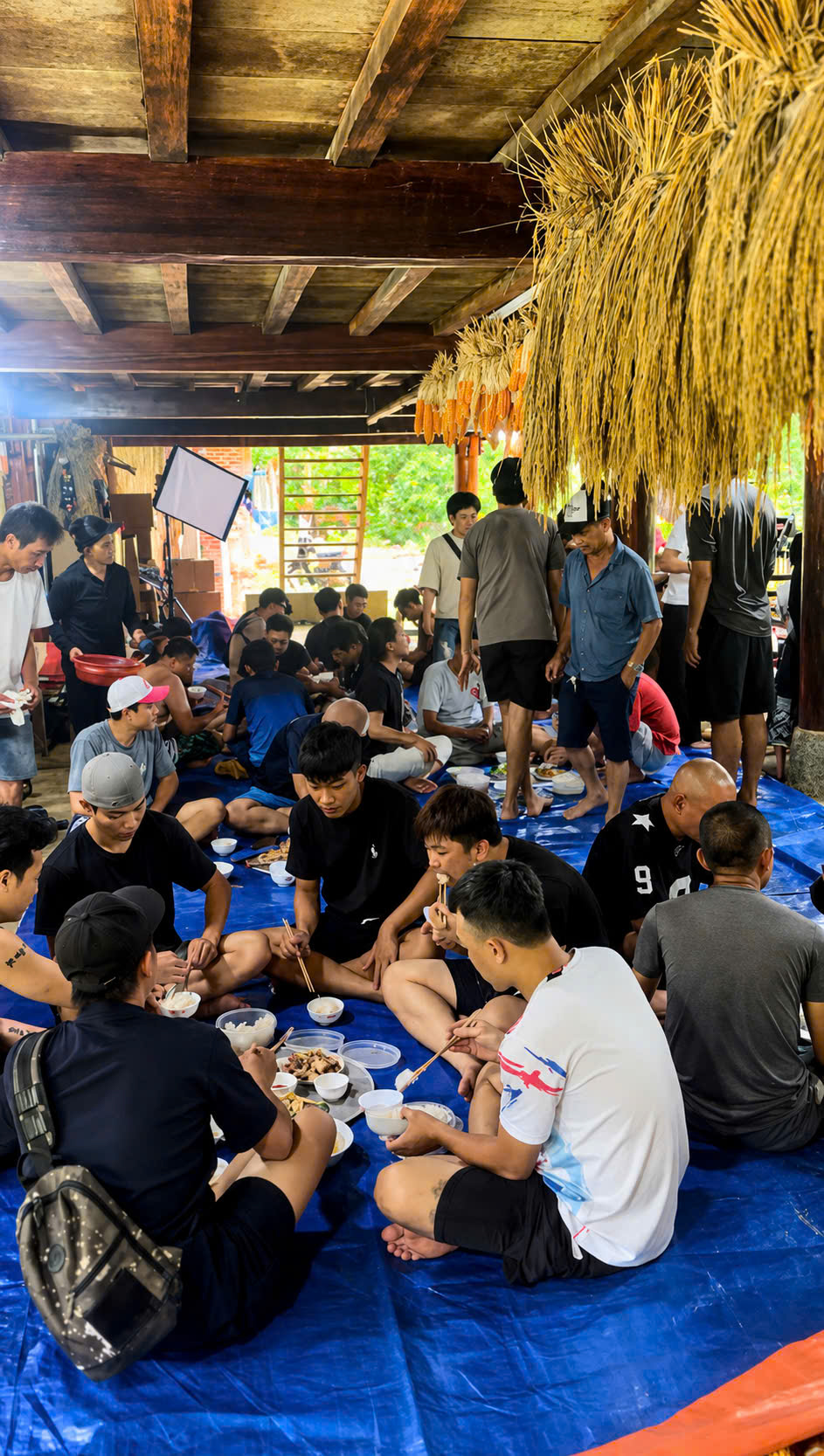 Nam thần 'vũ trụ VFC' tuổi Mão bật mí hậu trường 'Lời hứa đầu tiên' ở Tuyên Quang- Ảnh 2. Nam thần 'vũ trụ VFC' tuổi Mão bật mí hậu trường 'Lời hứa đầu tiên' ở Tuyên Quang- Ảnh 2.
