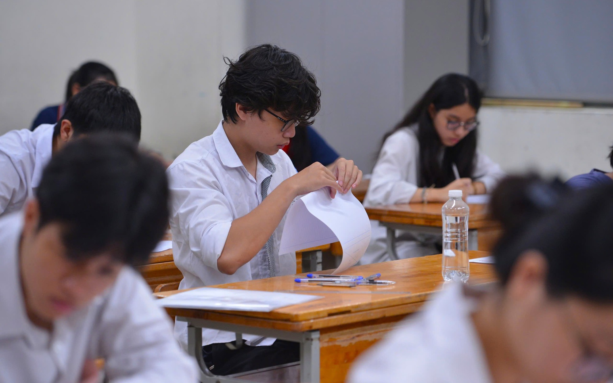 Phương án xử lý khi thí sinh mất căn cước sát ngày thi tốt nghiệp THPT- Ảnh 2. Đề thi tốt nghiệp THPT 2026 tại các tỉnh, thành sau sáp nhập sẽ thế nào?