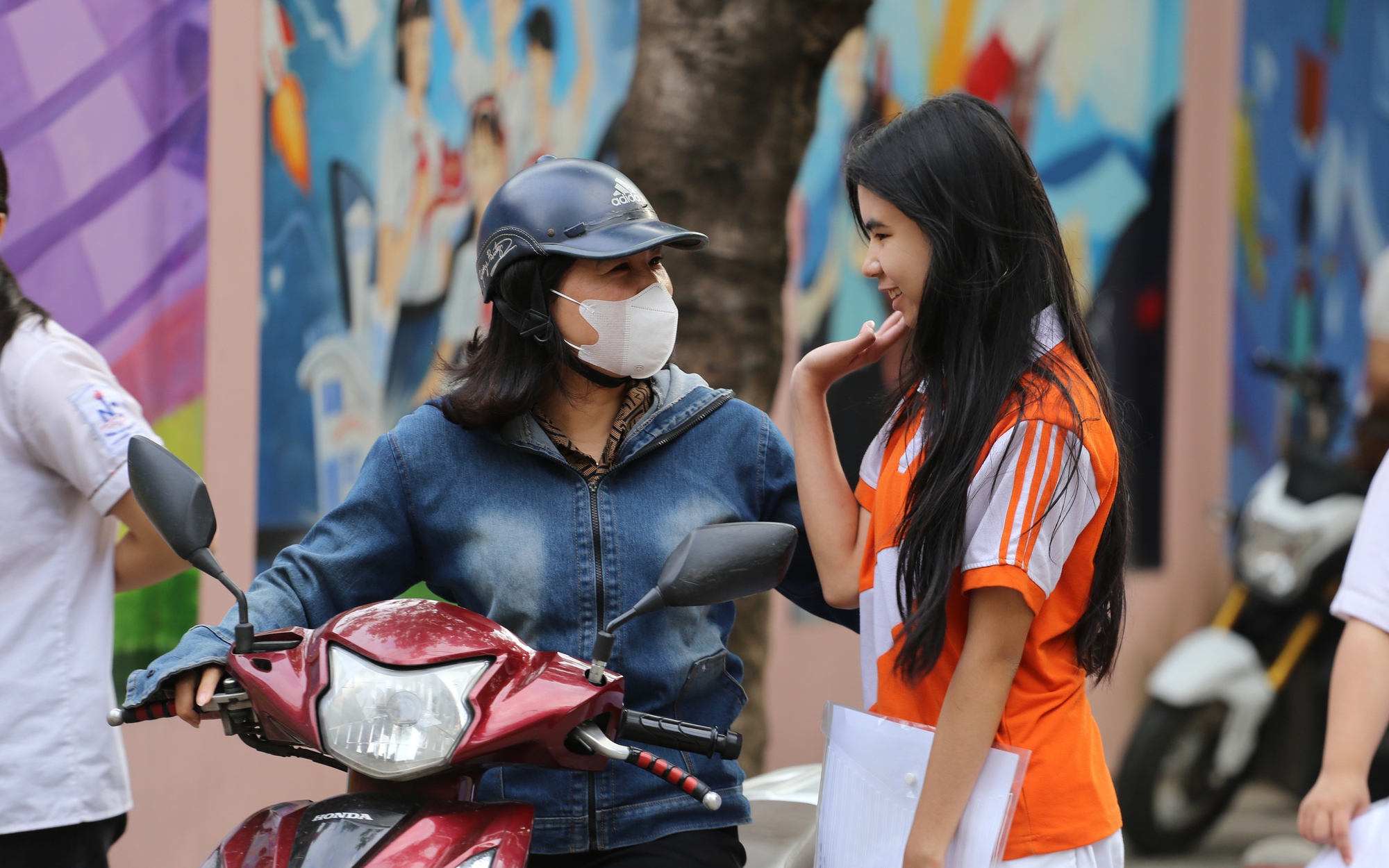 Dải mây dông rất mạnh đang mở rộng, cảnh báo dông lốc nhiều tỉnh thành miền Bắc- Ảnh 2. Dải mây dông rất mạnh đang mở rộng, cảnh báo dông lốc nhiều tỉnh thành miền Bắc- Ảnh 2.