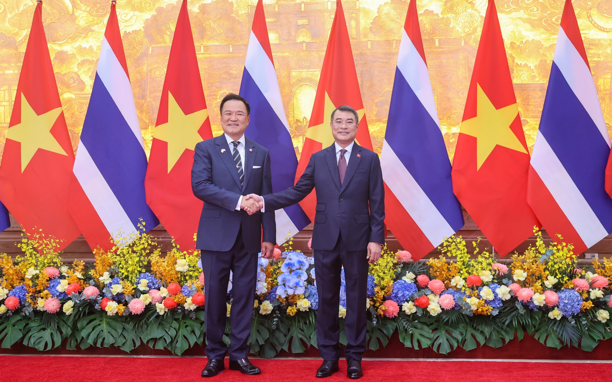 Diễn đàn Tương lai ASEAN 2026: Thủ tướng đề xuất 3 tầm vóc chiến lược cho ASEAN trong giai đoạn mới- Ảnh 4. Thủ tướng Lê Minh Hưng hội đàm với Thủ tướng Thái Lan Anutin Charnvirakul