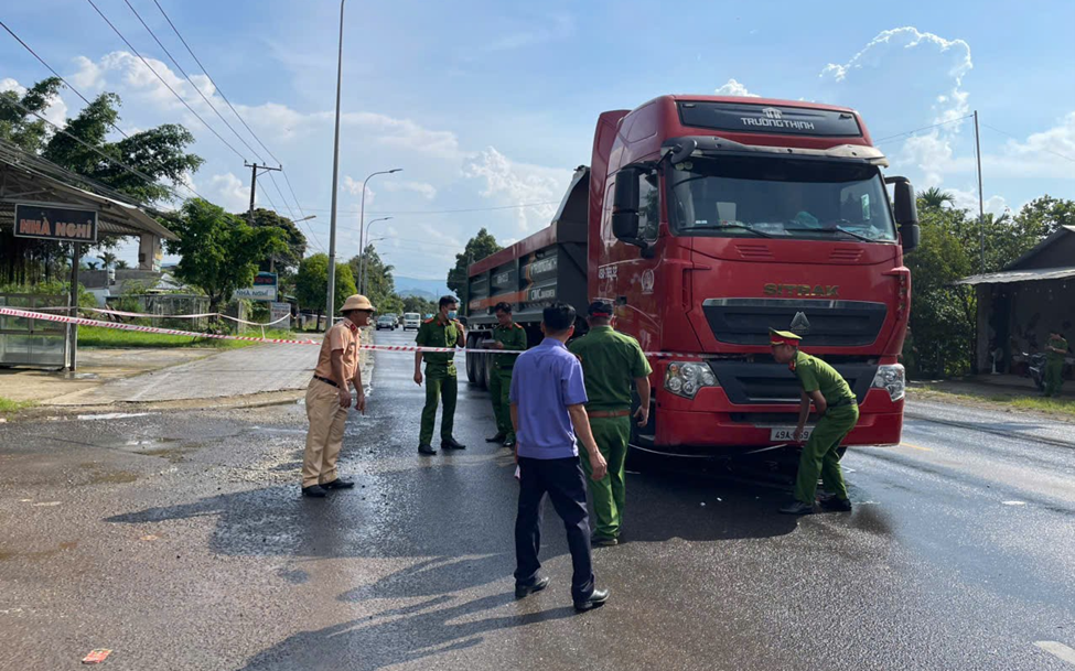 Đi bộ qua đường gây tai nạn, người đàn ông bị khởi tố- Ảnh 2. Đi bộ qua đường gây tai nạn, người đàn ông bị khởi tố- Ảnh 2.