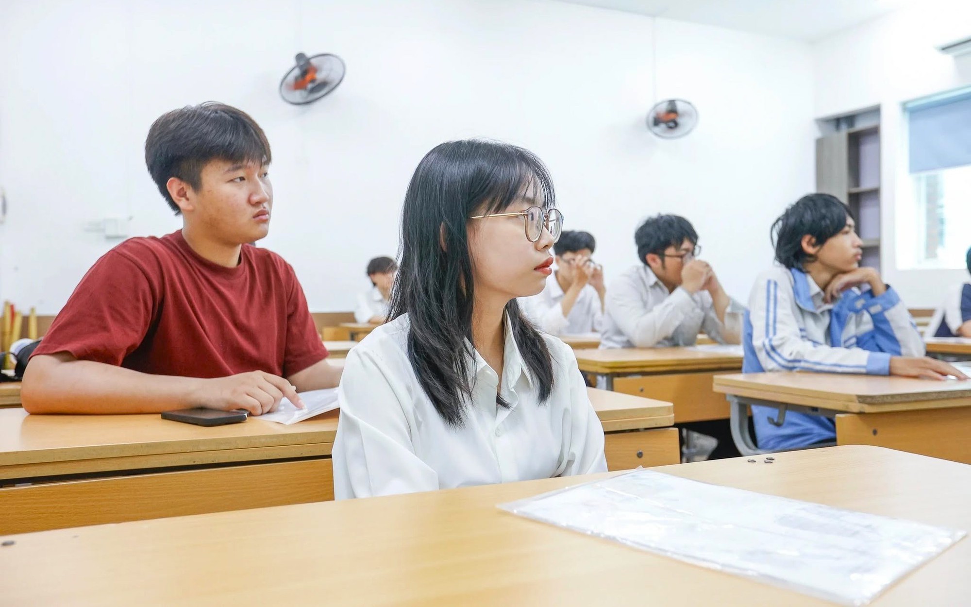 Cập nhật đáp án các môn thi tốt nghiệp THPT năm 2026- Ảnh 1. Cập nhật đáp án các môn thi tốt nghiệp THPT năm 2026- Ảnh 1.