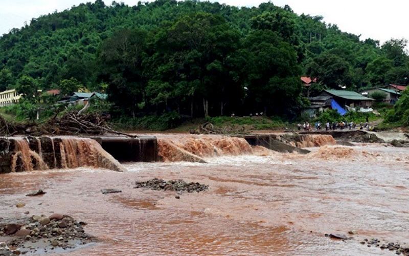 Cảnh báo nhiều tuyến đường có thể bị chia cắt vì mưa lũ ở Bắc Bộ- Ảnh 1. Cảnh báo nhiều tuyến đường có thể bị chia cắt vì mưa lũ ở Bắc Bộ- Ảnh 1.