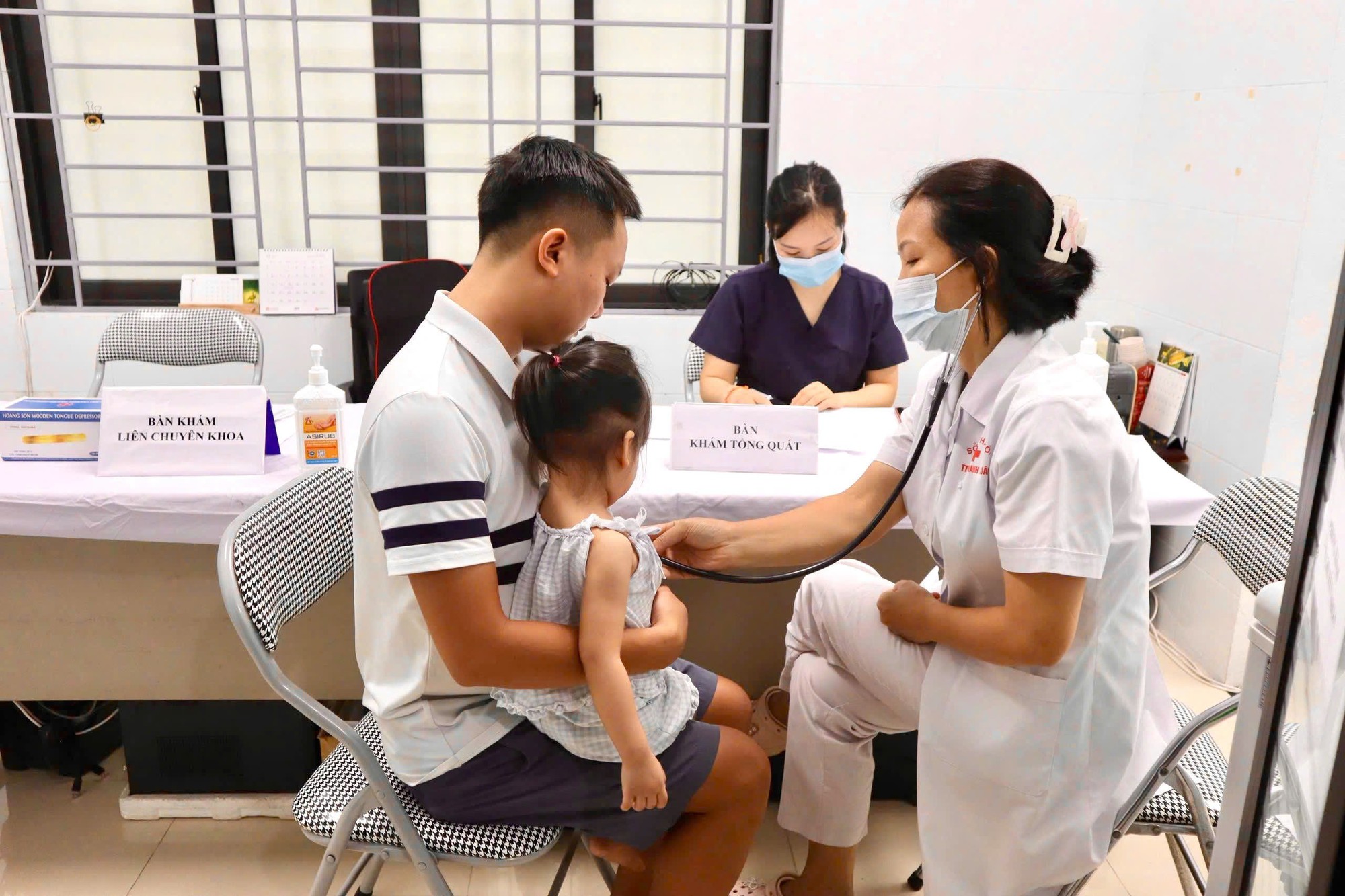 Một buổi khám sức khỏe định kỳ miễn phí cho trẻ dưới 6 tuổi tại Trạm Y tế phường - Ảnh 5.