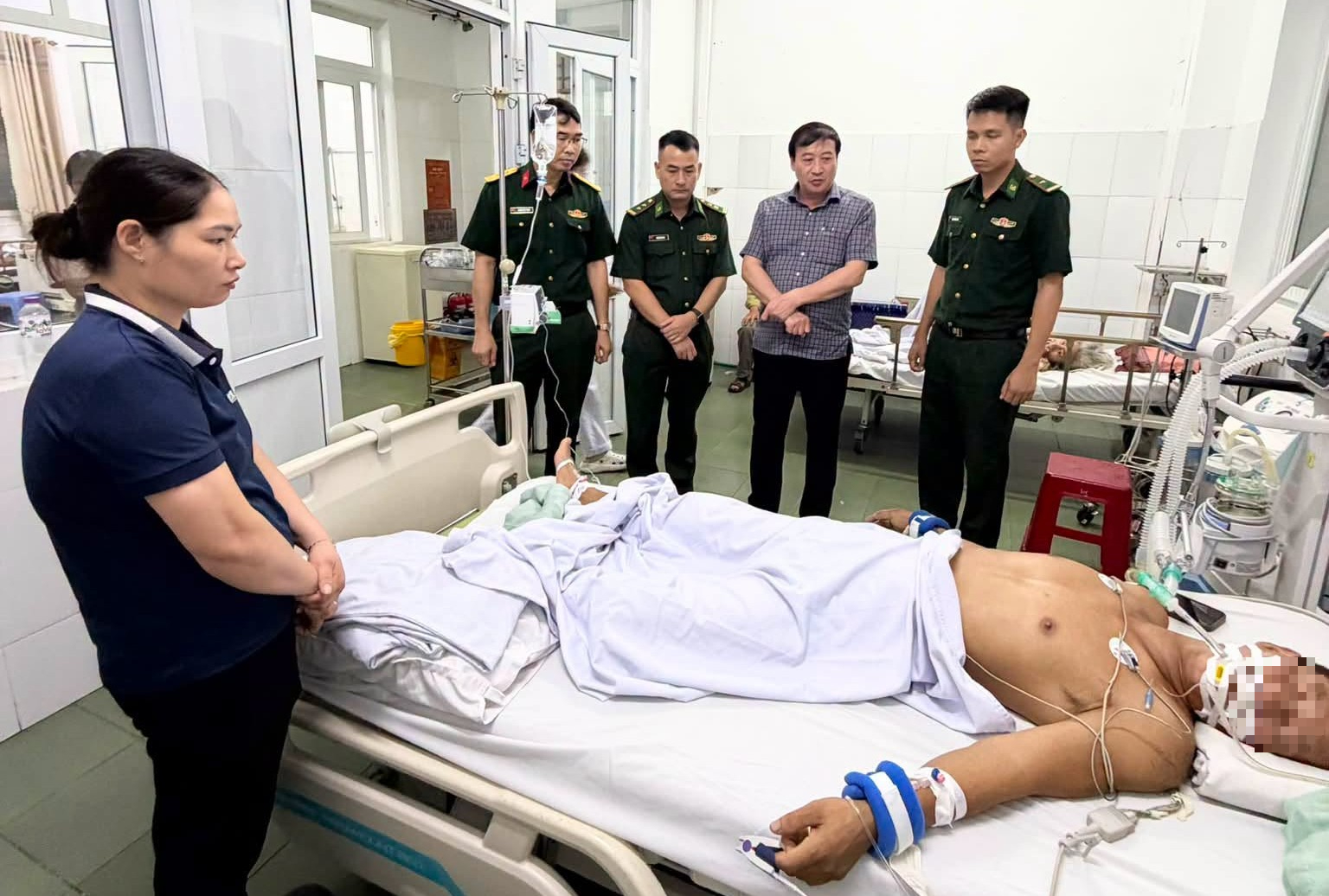 Vụ lật tàu trên biển: Tìm kiếm nạn nhân cuối cùng mất tích- Ảnh 2.