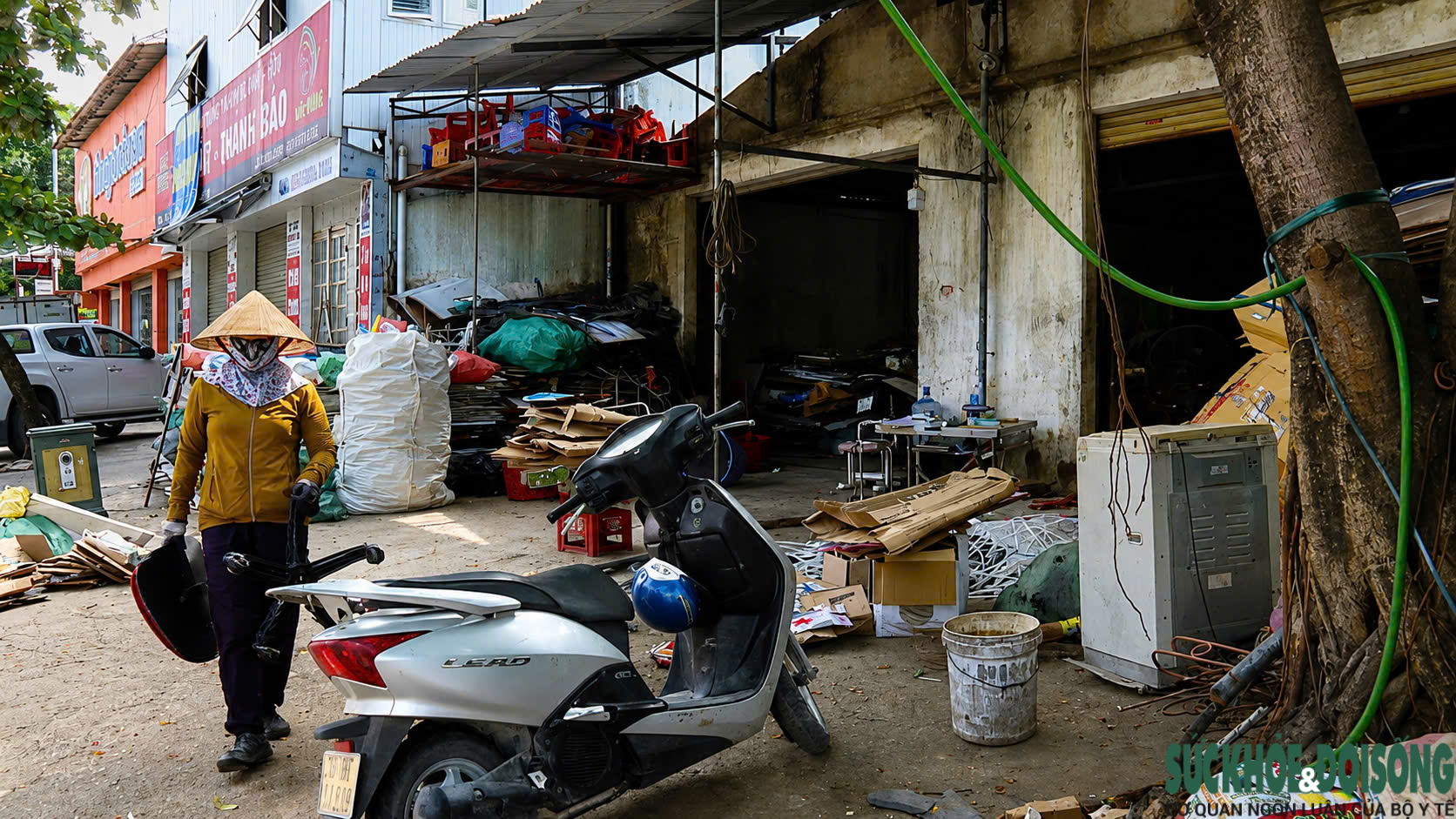 Kho phế liệu sát nhà dân: Nỗi lo sau vụ cháy cạnh chung cư- Ảnh 8.