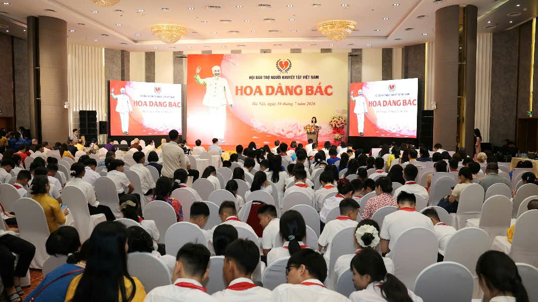 Bộ trưởng Bộ Y tế Đào Hồng Lan: Mỗi trẻ em có hoàn cảnh đặc biệt đều cần một vòng tay yêu thương- Ảnh 2.