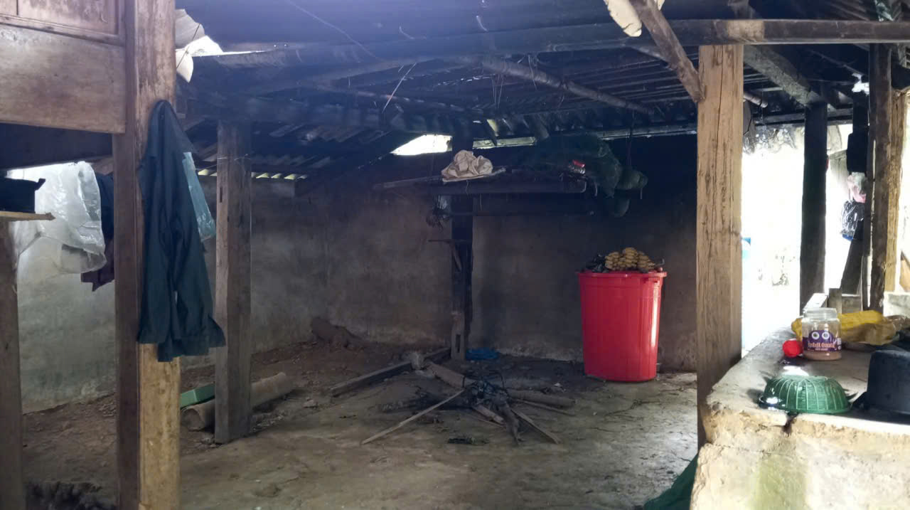 Bé gái 7 tuổi nguy kịch vì bị tường đổ đè trúng người cần sự giúp đỡ để vượt qua ca điều trị nặng - Ảnh 4.