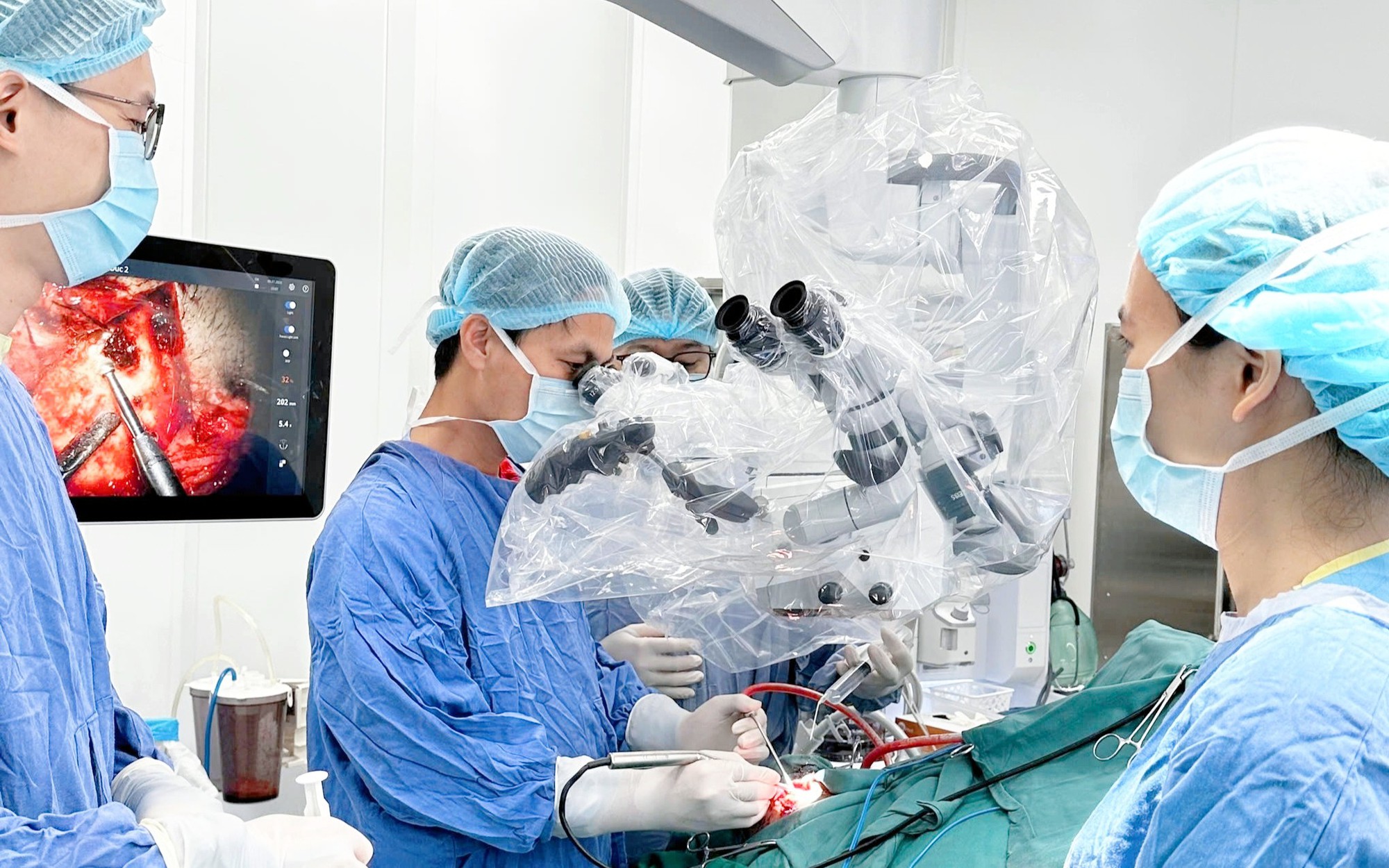 Sau hơn một tháng, Bệnh viện Việt Đức cơ sở Ninh Bình khám 10.800 lượt người bệnh - Ảnh 8.