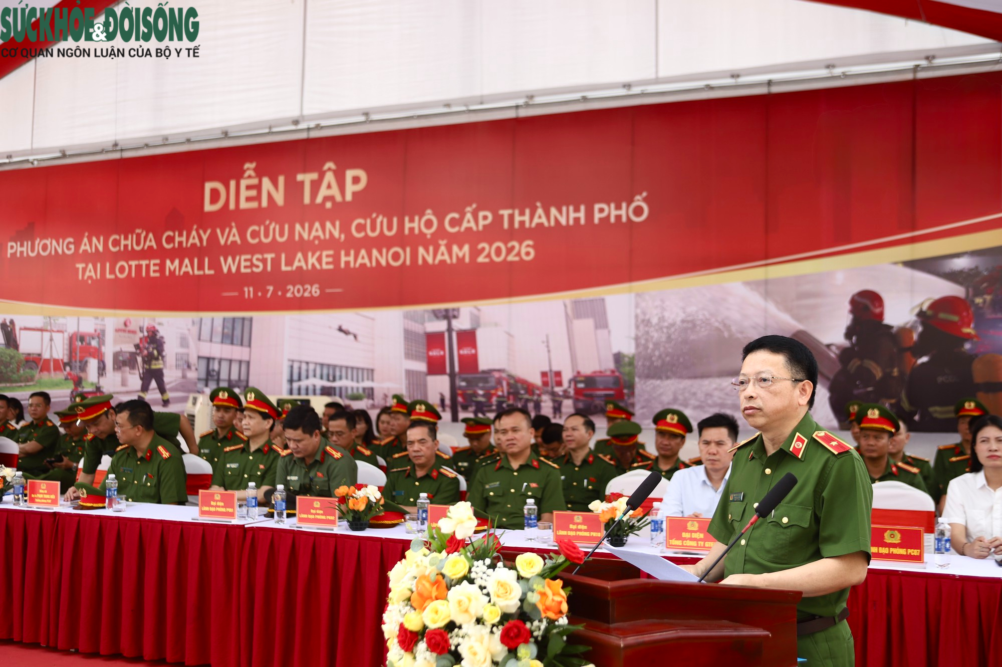 Từ cháy tầng hầm đến cứu người trên mái nhà: Toàn cảnh cuộc diễn tập chữa cháy quy mô lớn tại Hà Nội- Ảnh 4.