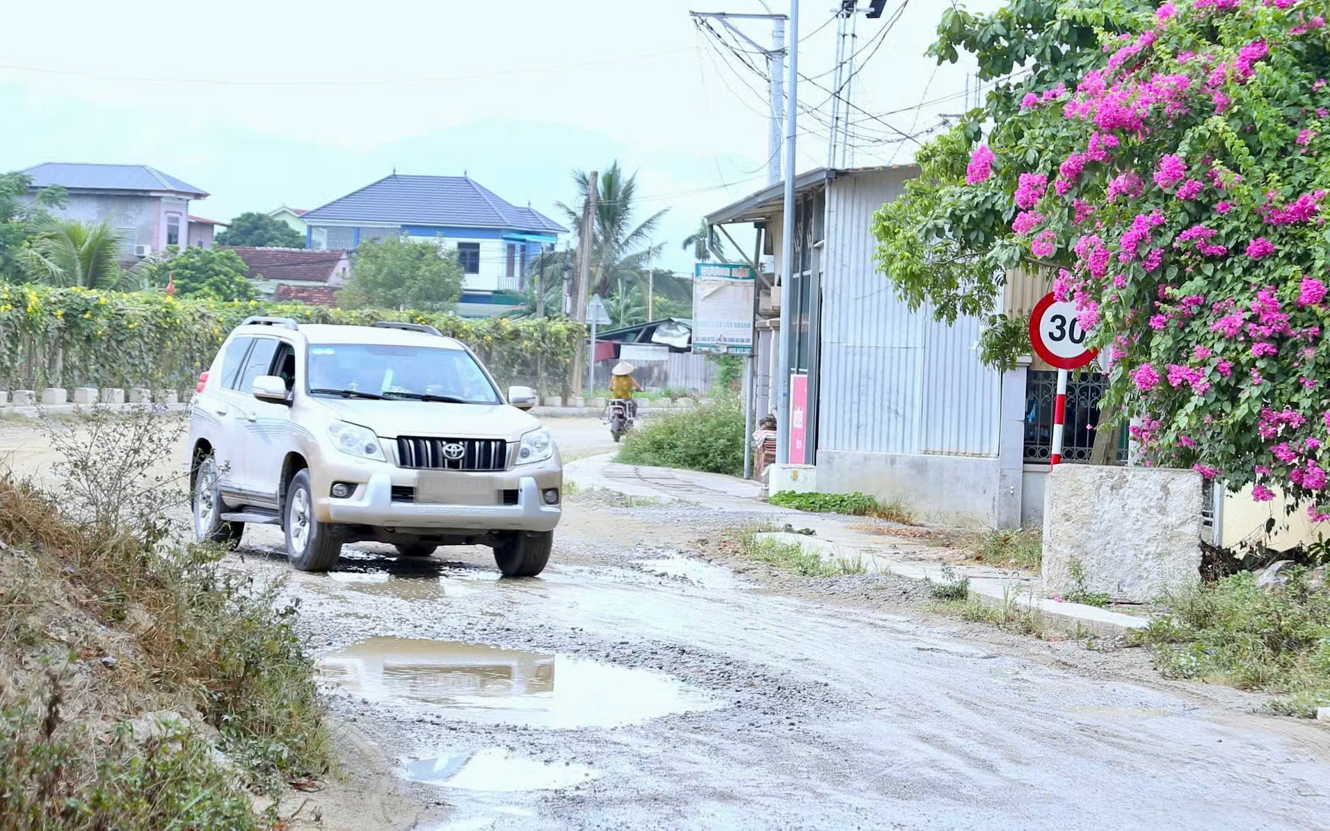 Cầu tiền tỷ xây xong vẫn chưa thể sử dụng vì thiếu đường dẫn- Ảnh 5.