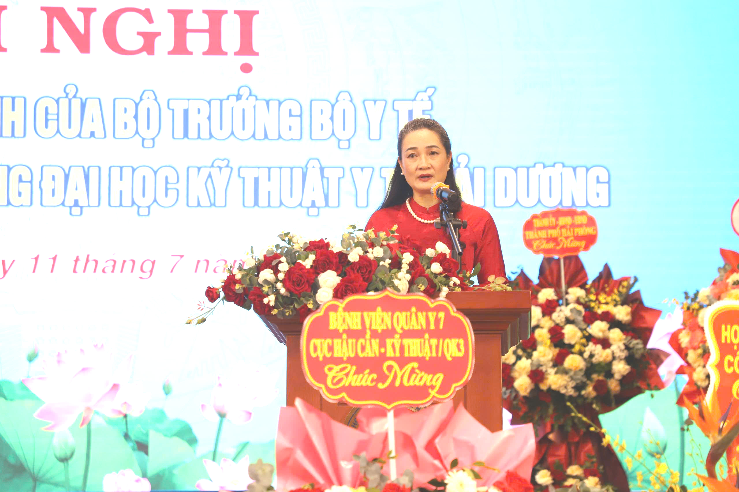 Thứ trưởng Thường trực Vũ Mạnh Hà trao quyết định bổ nhiệm Hiệu trưởng Trường Đại học Kỹ thuật Y tế Hải Dương- Ảnh 5.