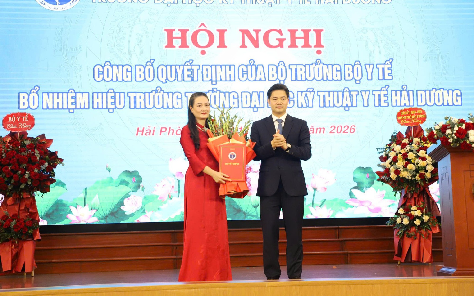 Thứ trưởng Thường trực Vũ Mạnh Hà trao quyết định bổ nhiệm Hiệu trưởng Trường Đại học Dược Hà Nội- Ảnh 6.