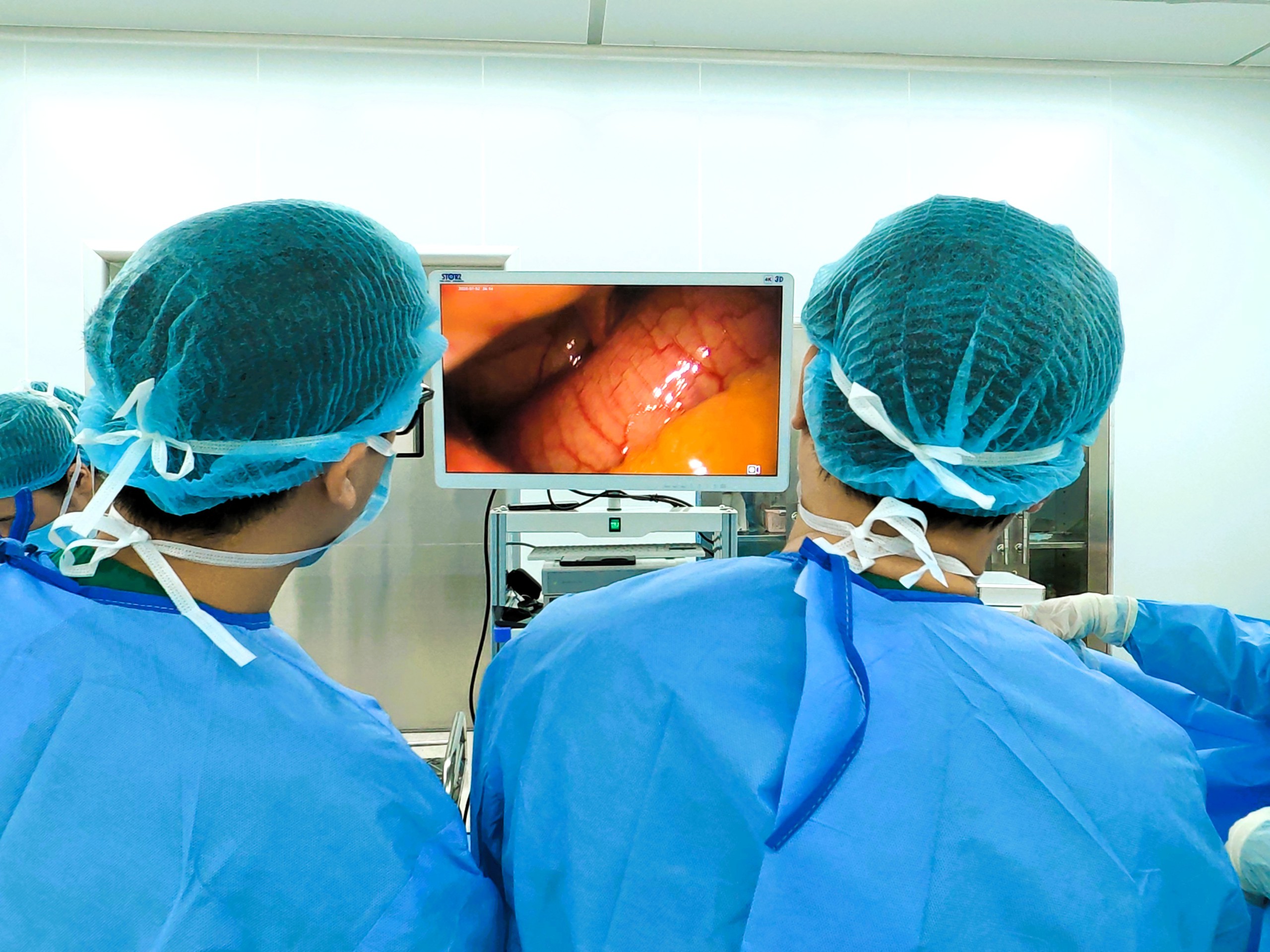Cụ ông suýt mất mạng vì vô tình nuốt phải hạt mít- Ảnh 2.