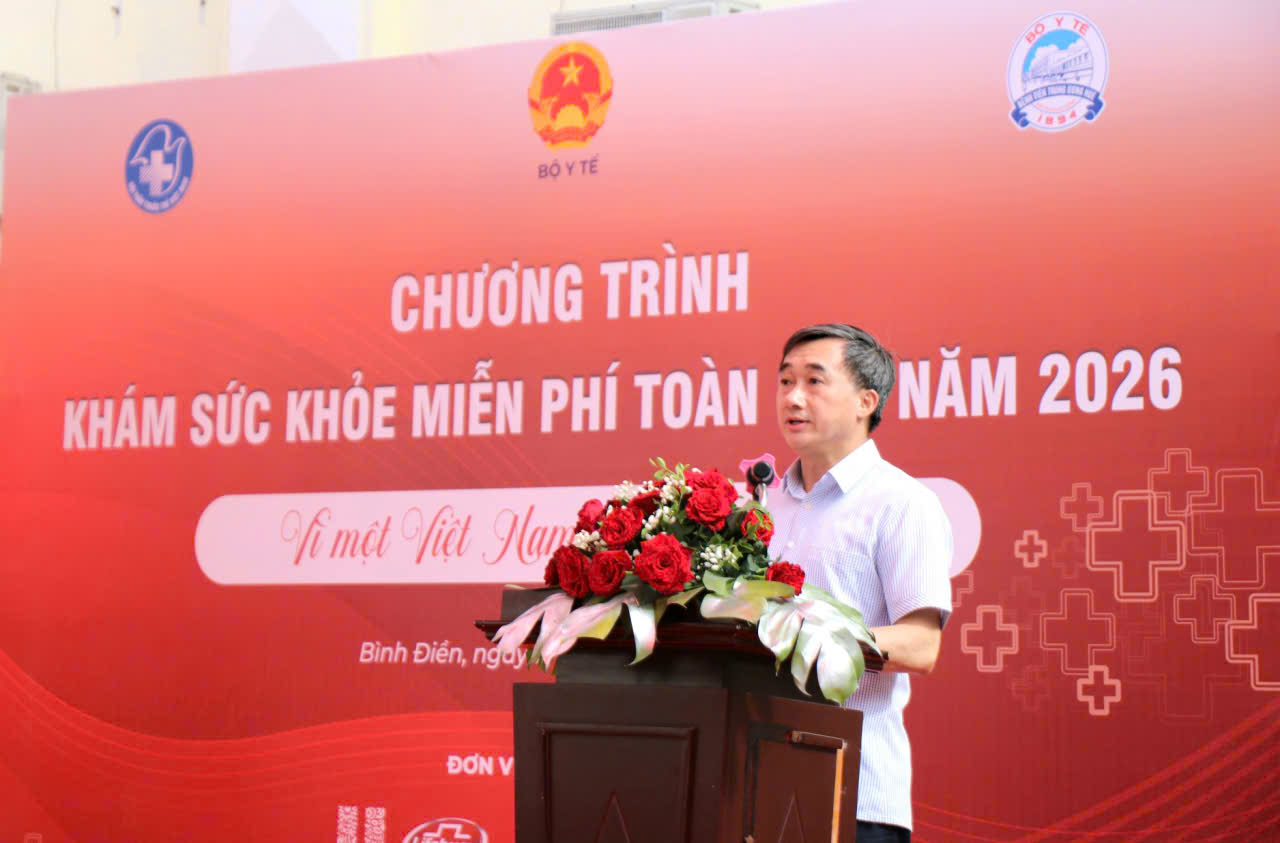 Gallery - Thứ trưởng Bộ Y tế Trần Văn Thuấn dự chương trình khám sức khỏe miễn phí toàn dân tại Huế - image 2