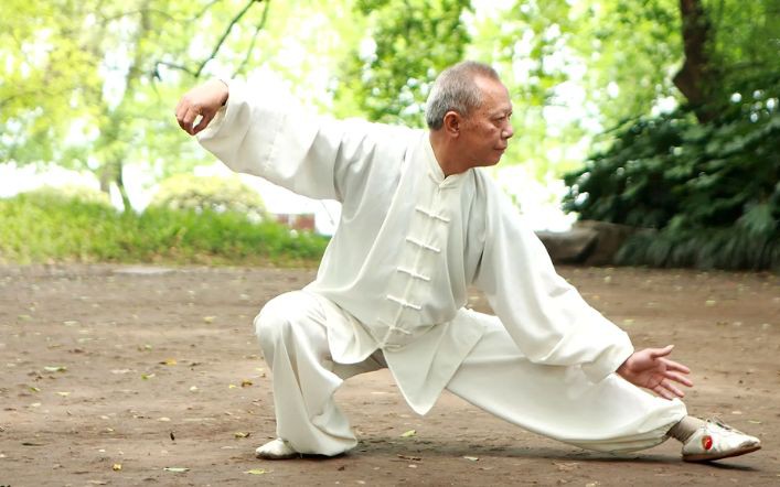 5 bài tập giúp cải thiện độ linh hoạt cột sống cổ - Ảnh 2.