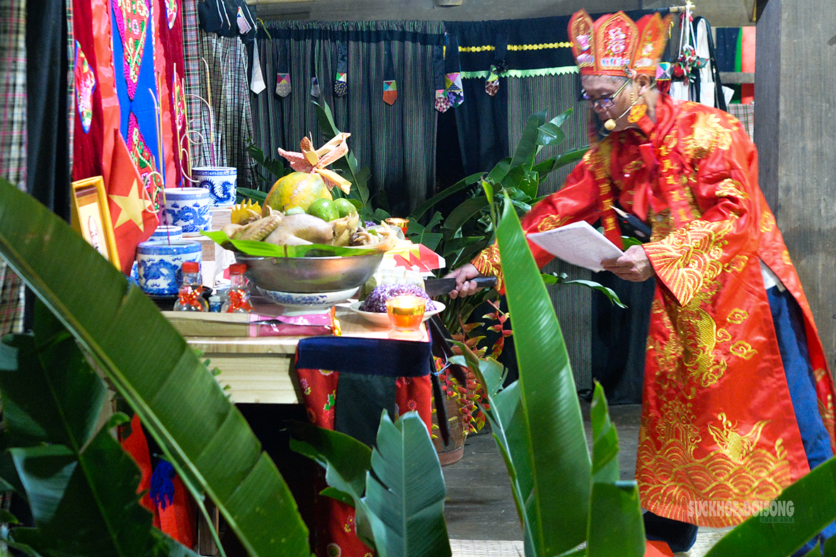 Độc đáo nghi lễ thay bàn thờ gia tiên của người Tày- Ảnh 7.
