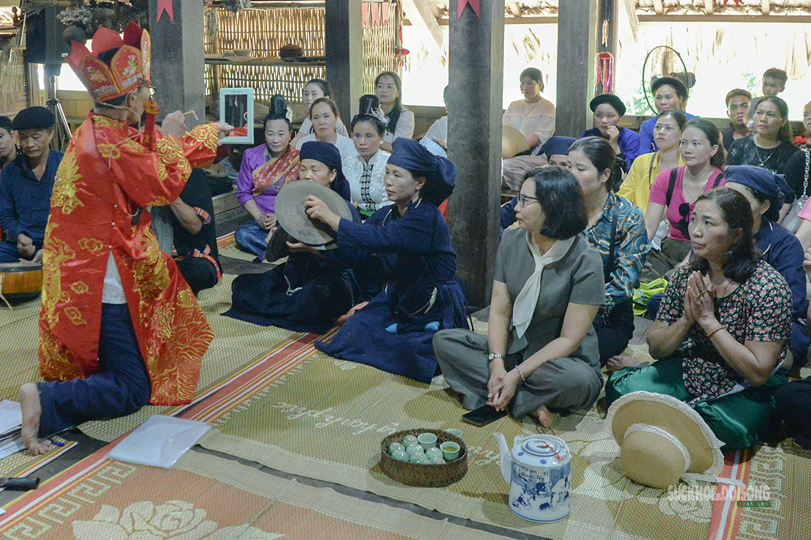 Độc đáo nghi lễ thay bàn thờ gia tiên của người Tày- Ảnh 8.