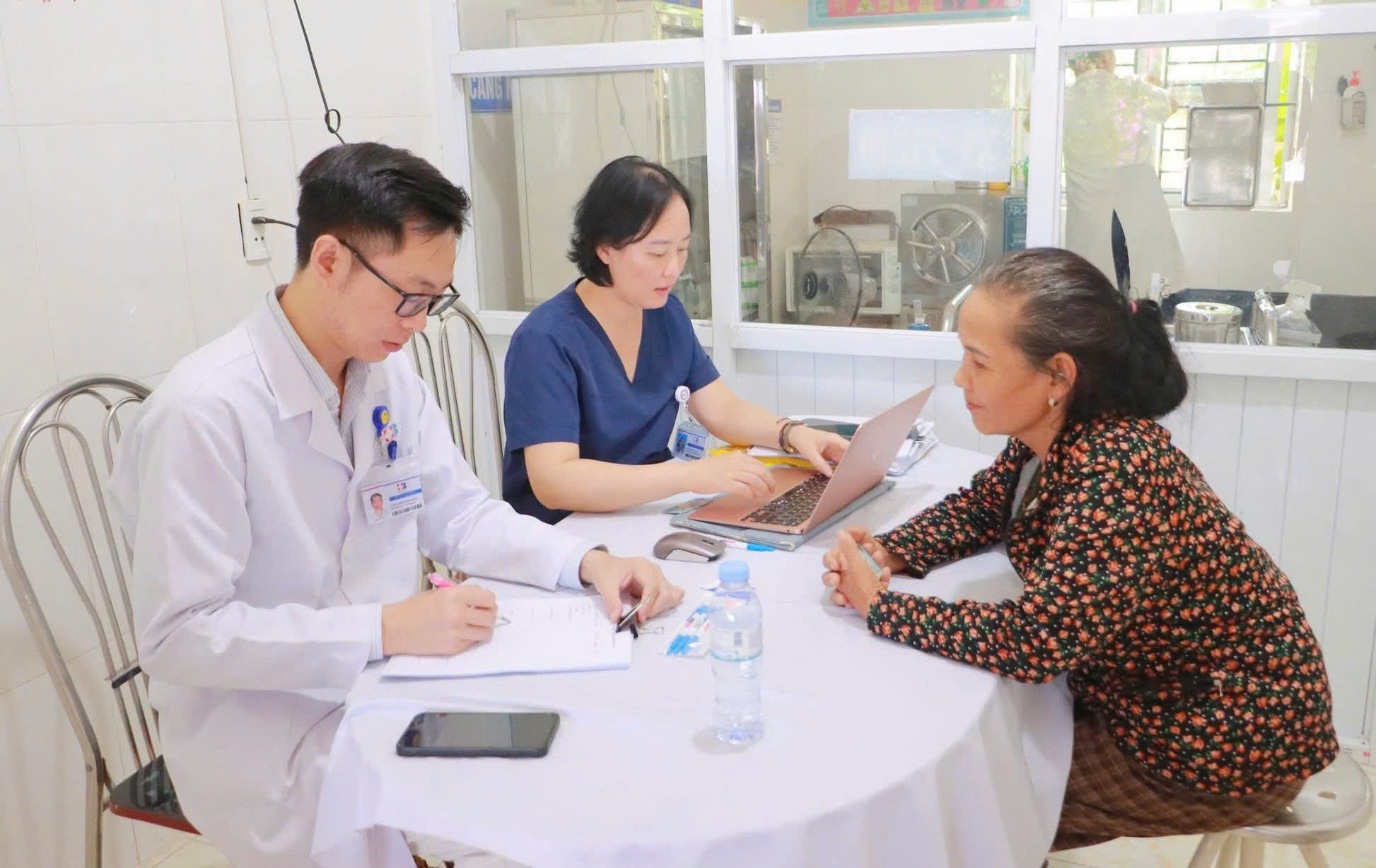 Được khám chuyên sâu ngay gần nhà, người dân thêm cơ hội phát hiện bệnh sớm - Ảnh 2.