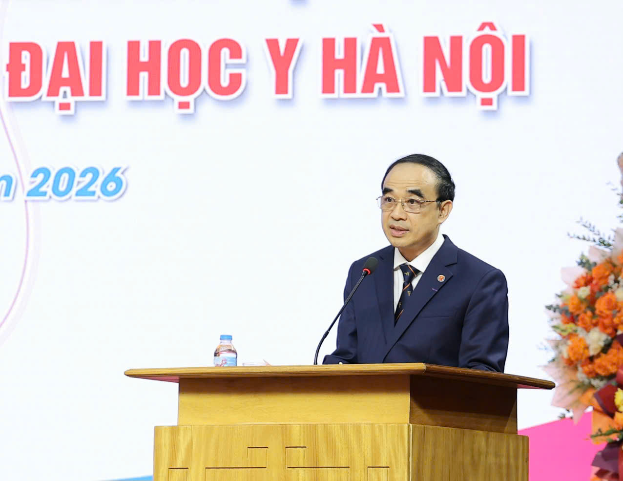 Bộ trưởng Bộ Y tế Đào Hồng Lan trao quyết định bổ nhiệm Hiệu trưởng Trường Đại học Y Hà Nội - Ảnh 4.